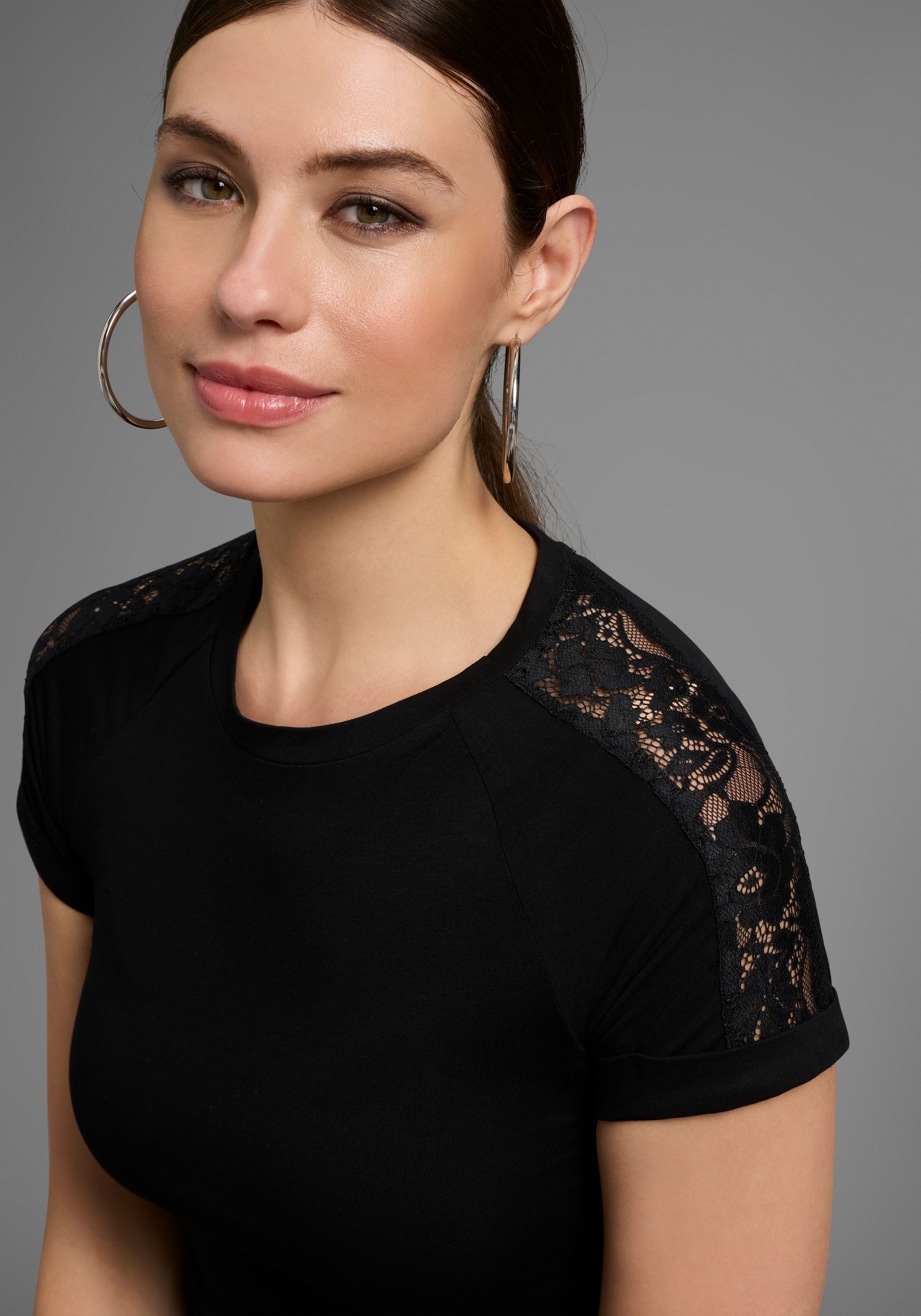 Thumbnail - Bruno Banani T-Shirt mit Spitzen-Einsatz im Raglan-Ärmel