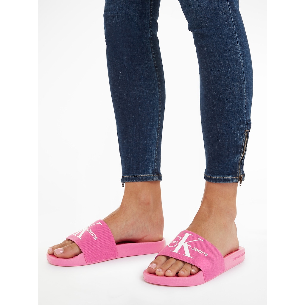 Calvin Klein Jeans Badepantolette »FANNY SLIDE MONOGRAM«, Sommerschuh, Schlappen, Badeschuh, Poolslides mit breiter Bandage