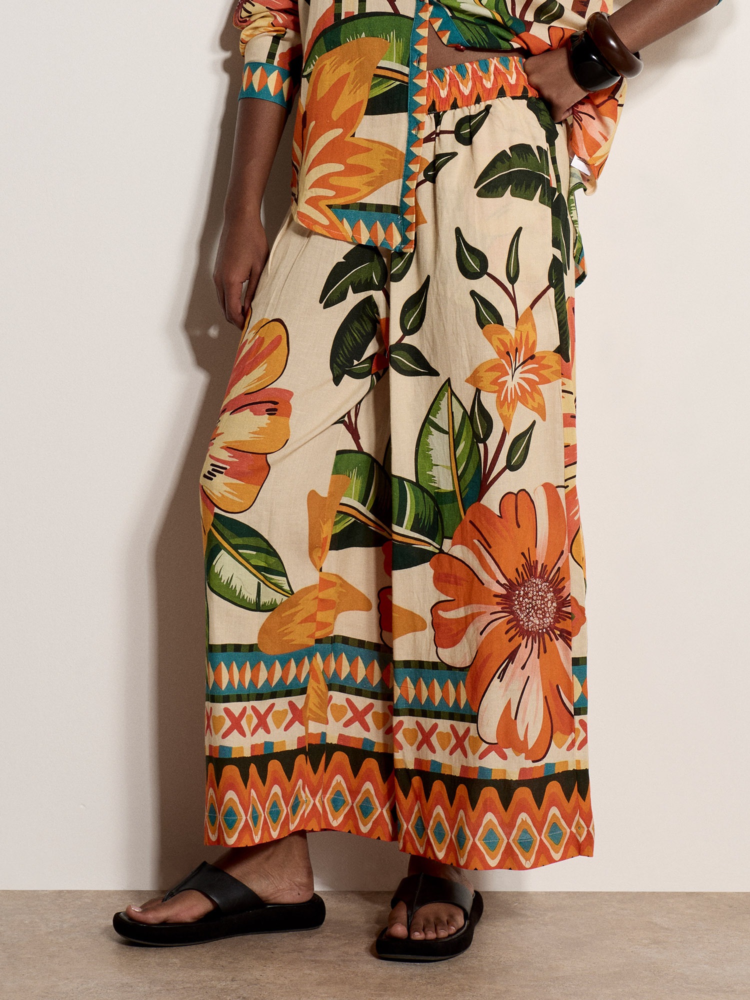 Apricot Culotte "Culotte mit tropischem Blumenmuster" mit elastischem Bund