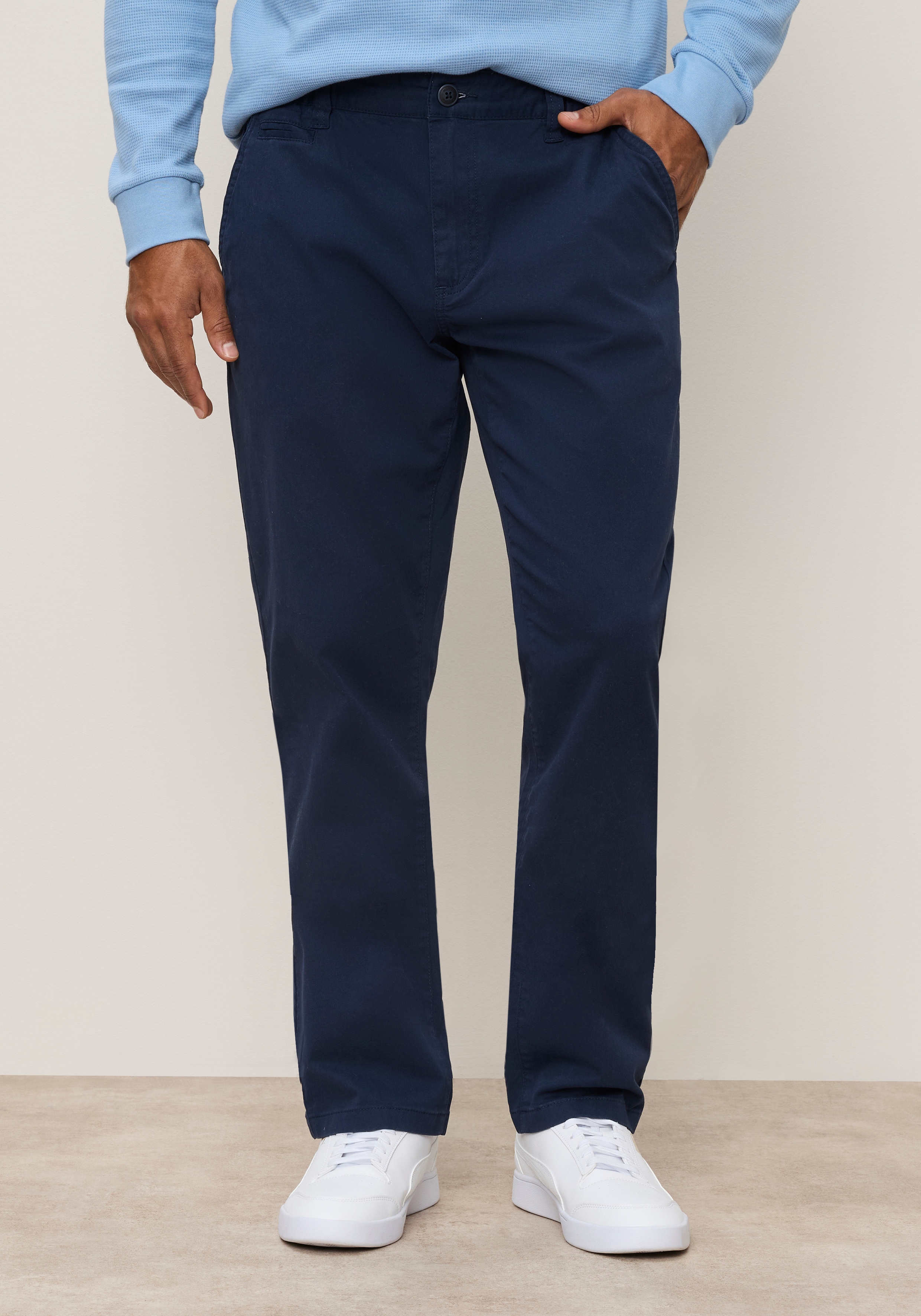 Mans World Chinohose ""Classic Fit" mit verdecktem Dehnbund" Das Must-have der Saison: Klassische Chino, angesagte Farben