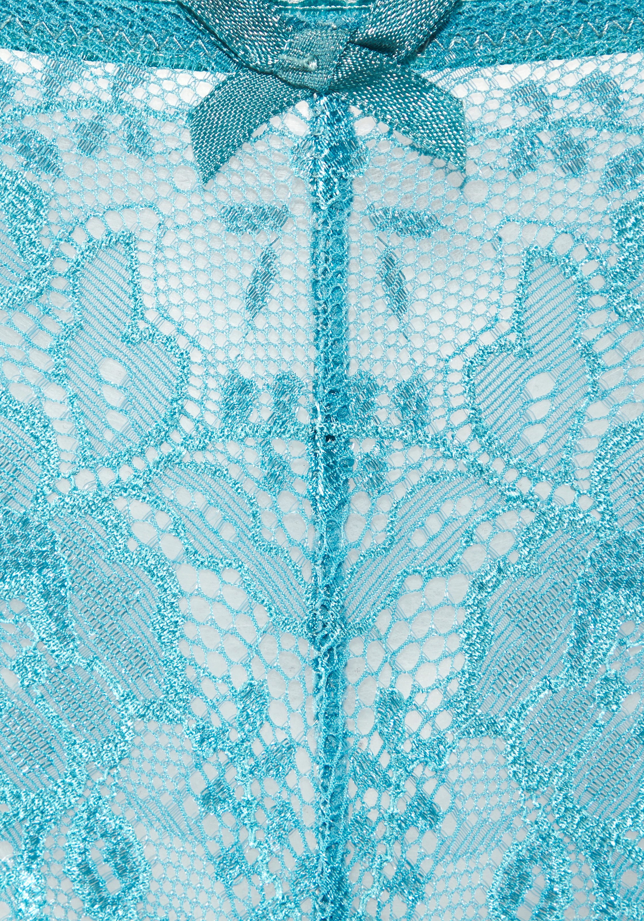 LASCANA String aus schöner Vollspitze und Schleife