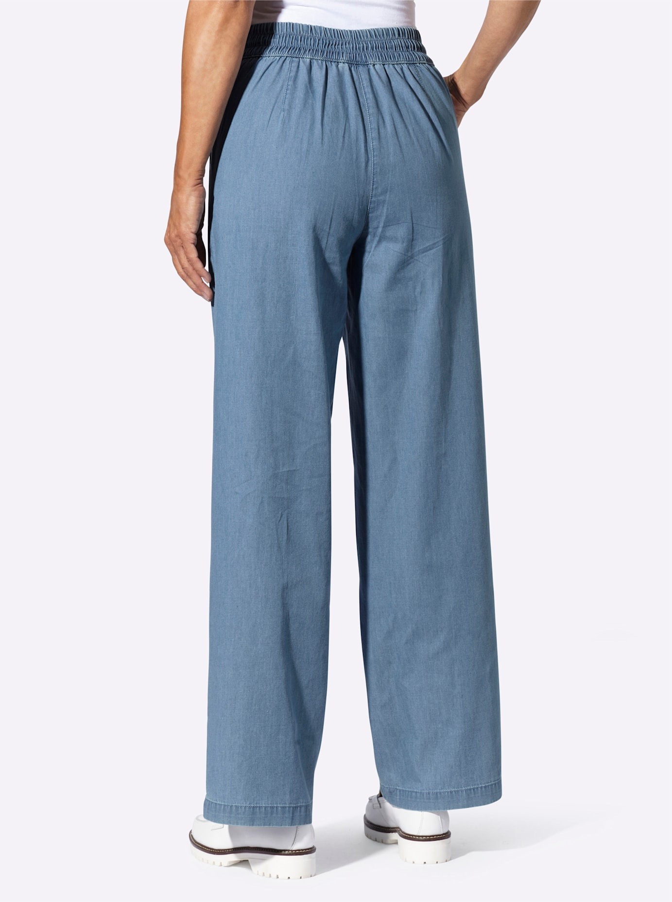 Classic Basics Women's High Waist Wide Leg Jeans Blue Bleached Size 46 2