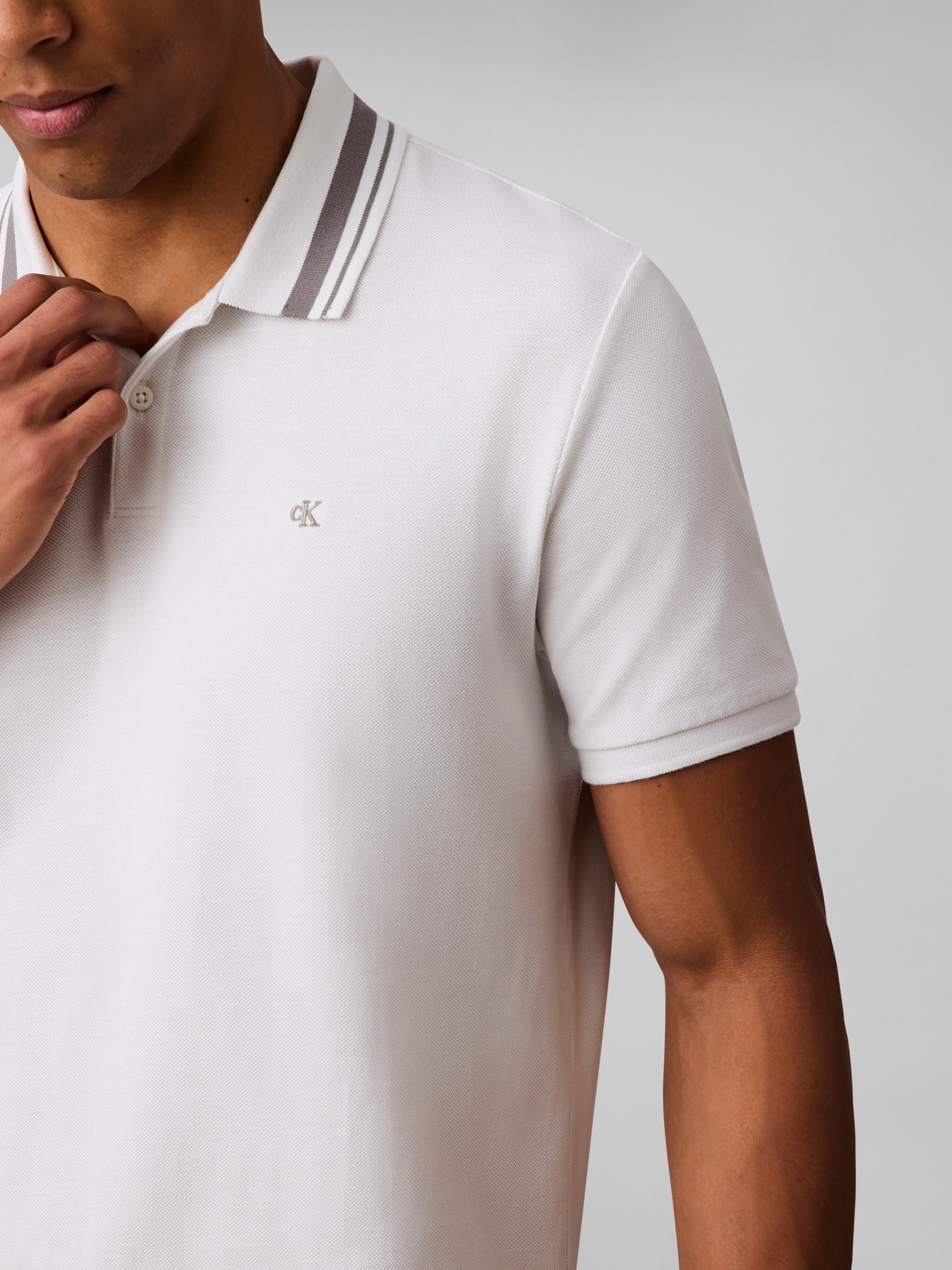 Calvin Klein Jeans Poloshirt »SS CSL PQ CLSSC TPPD«, Mit Rundhalsausschnitt