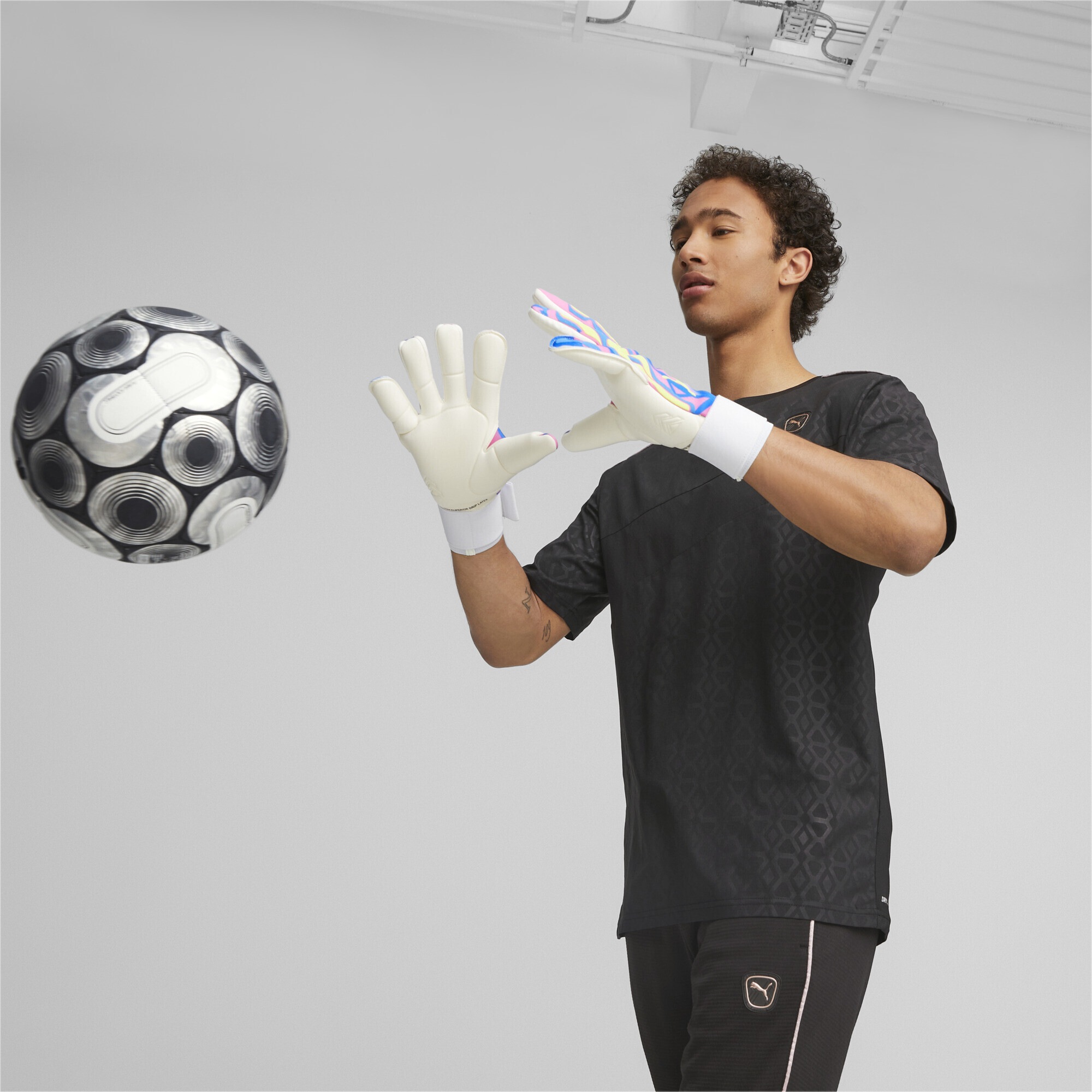 PUMA Torwarthandschuhe »ULTRA Ultimate ENERGY Hybrid Torwarthandschuhe Erwachsene«