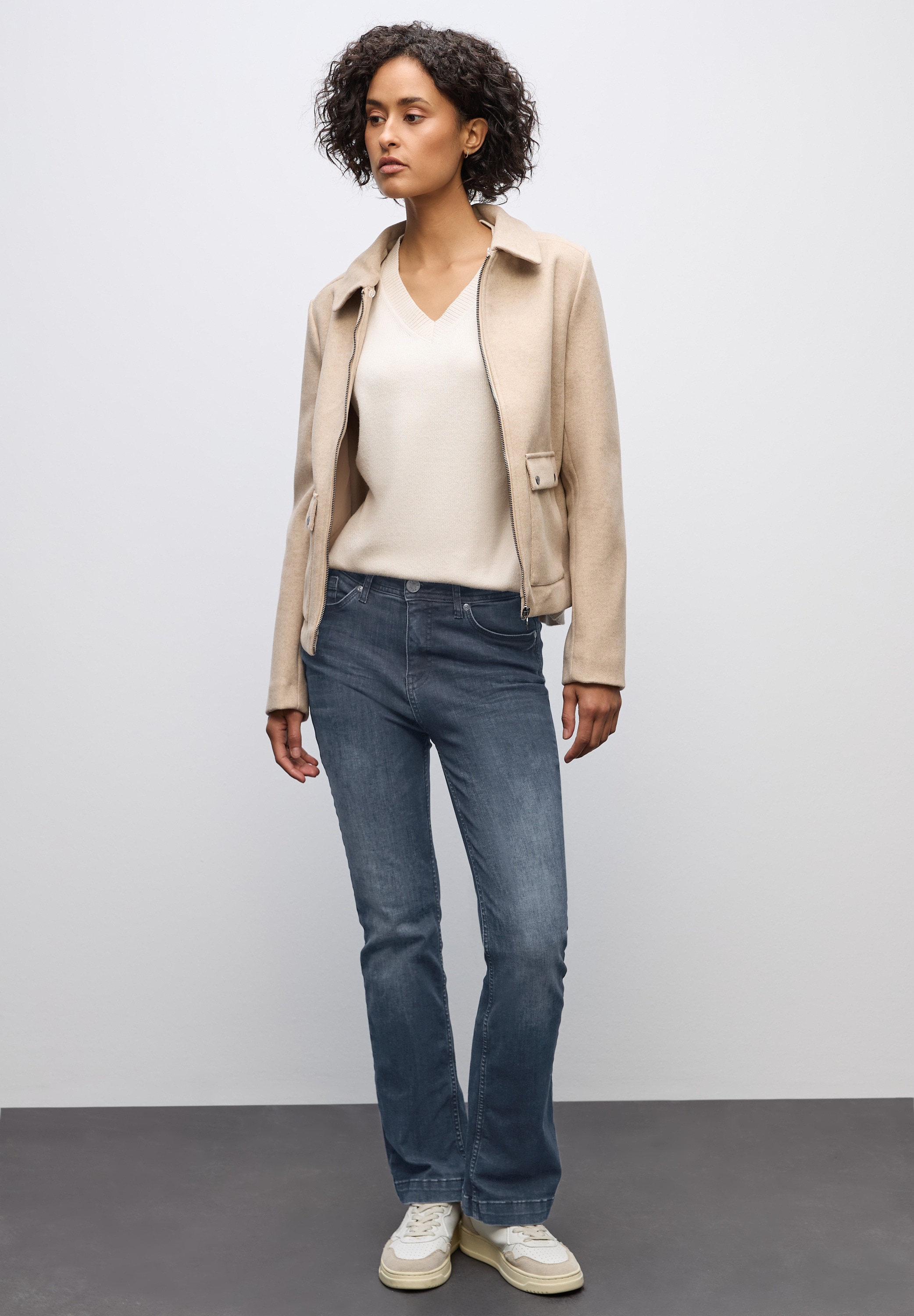 STREET ONE Slim-fit-Jeans »QR Style Bootcut«, im 5-Pocket-Style und mit Stretch