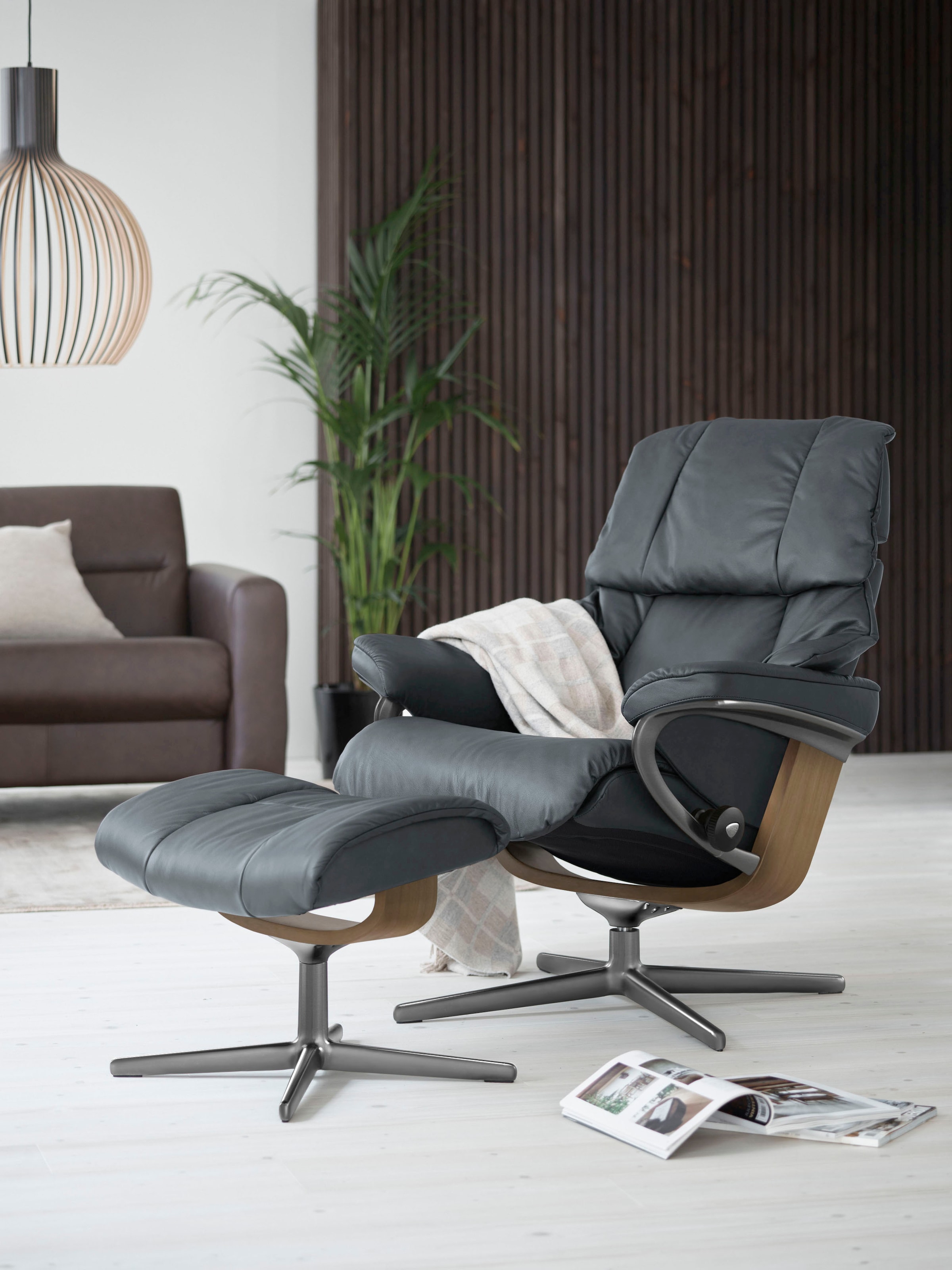 Stressless Relaxsessel "Reno" mit Cross Base, Größe S, M & L, Holzakzent Ei günstig online kaufen