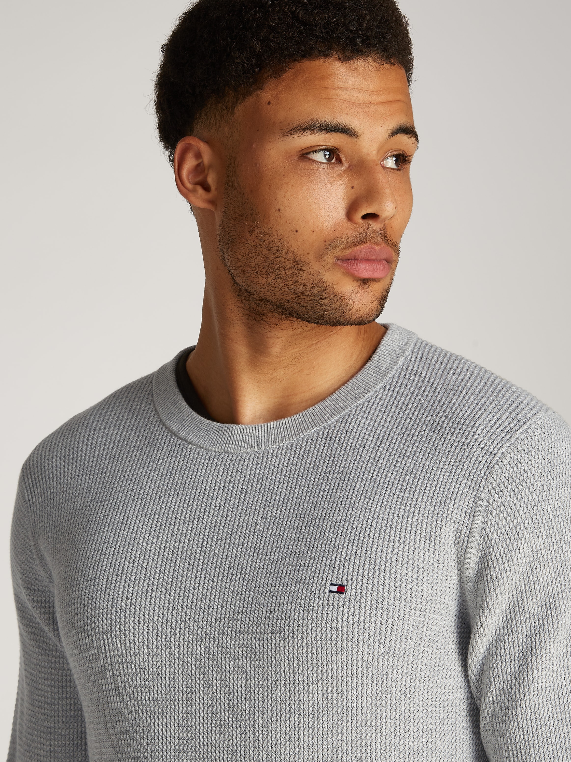 Tommy Hilfiger Rundhalspullover »REFINED STRUCTURE CREW NK«, mit feiner Struktur