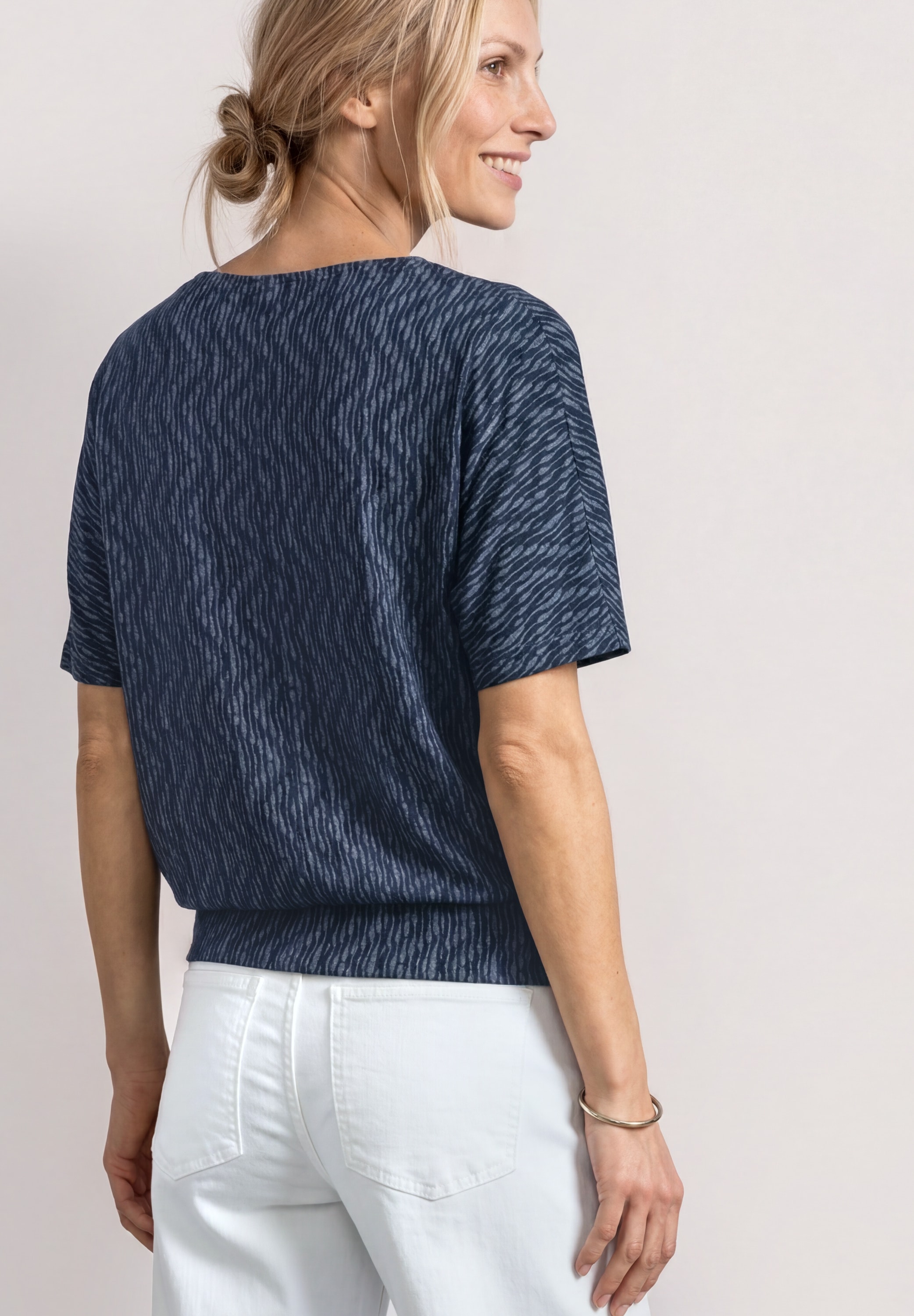 STREET ONE Rundhalsshirt Sommershirt mit ALlover-Muster und U-Boot-Ausschnitt