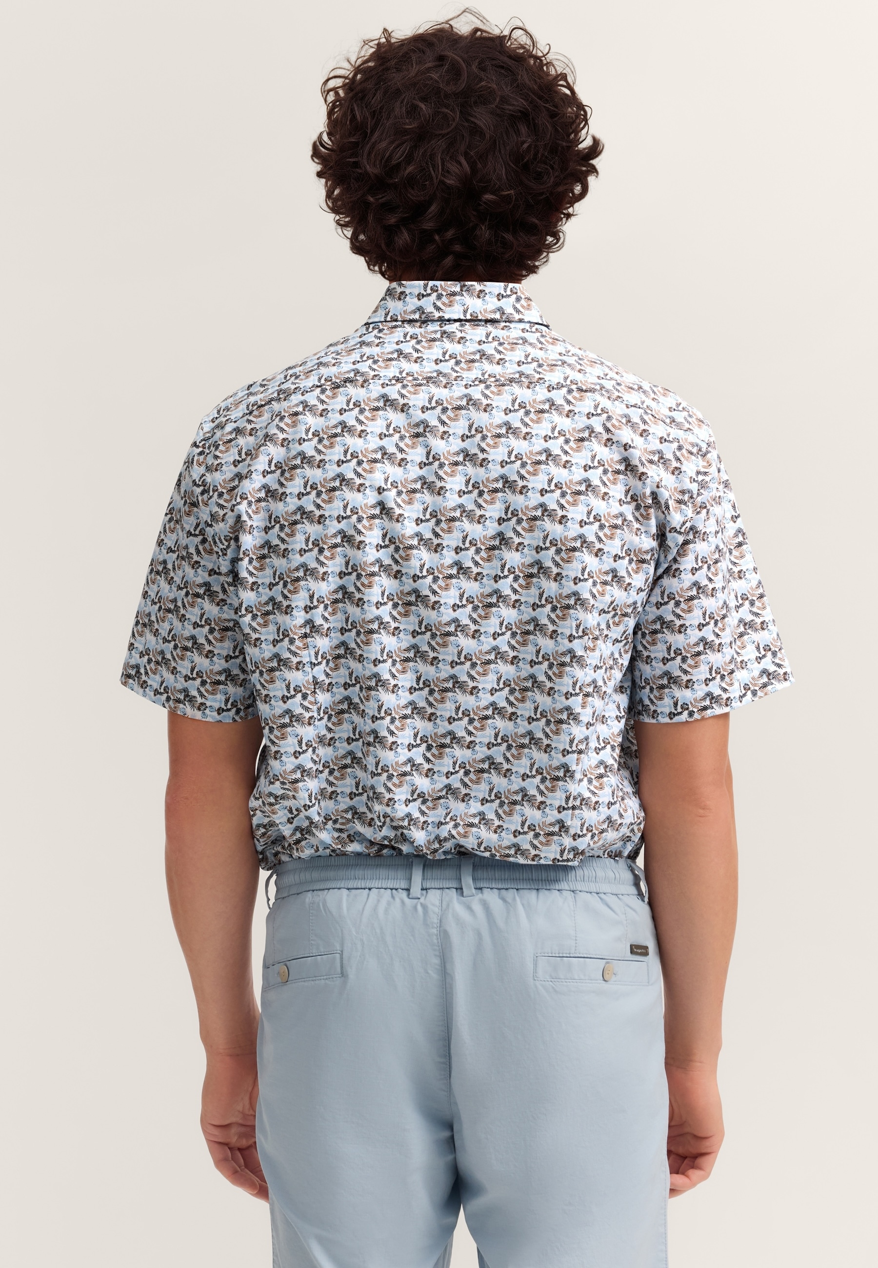bugatti Kurzarmhemd Modern Fit mit einem Print