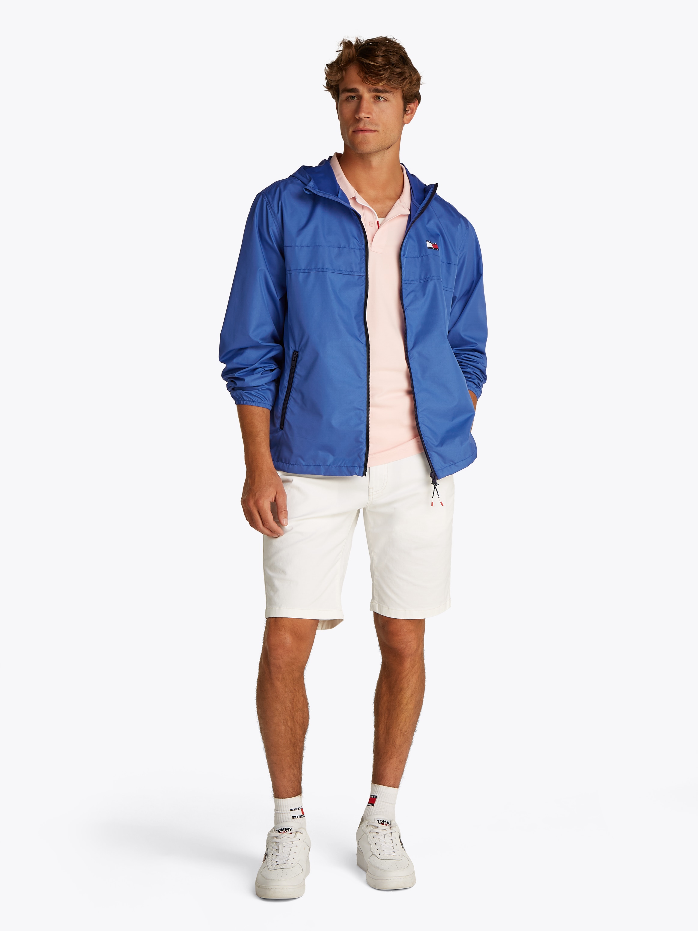 Tommy Jeans Outdoorjacke »TJM LW CHICAGO JACKET«, mit Kapuze, mit Logoprägung