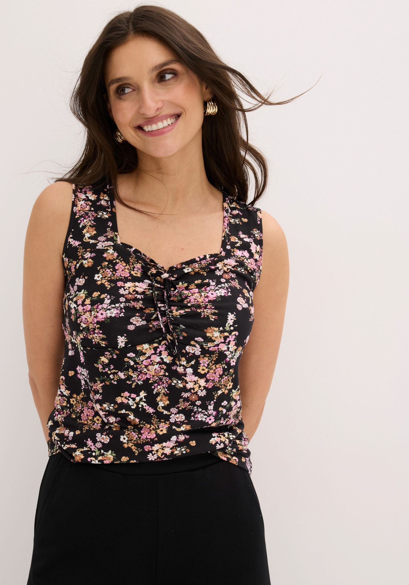 bonprix Shirttop "Top aus Viskose-Mix" ärmellos, figurbetont, feminin, eckiger Ausschnitt mit Deko-Schleife