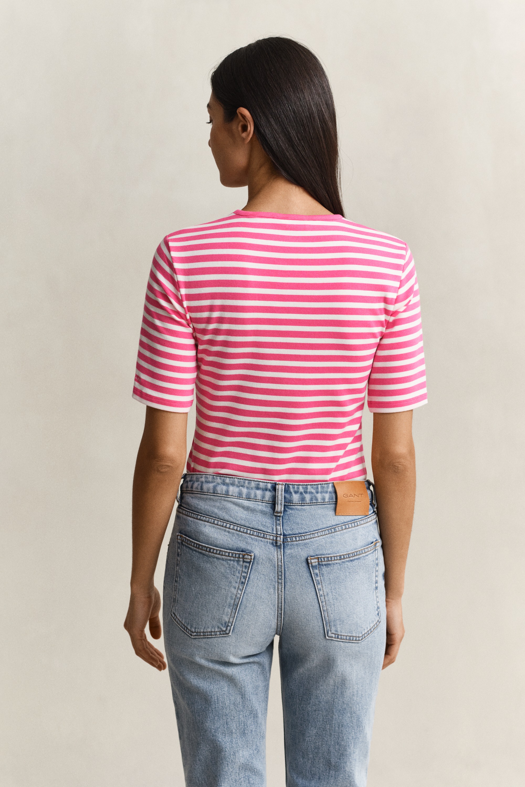Gant T-Shirt "SLIM STRIPED 1X1 RIBBED KA T-SHIRT" mit dezentem Logoschriftz günstig online kaufen