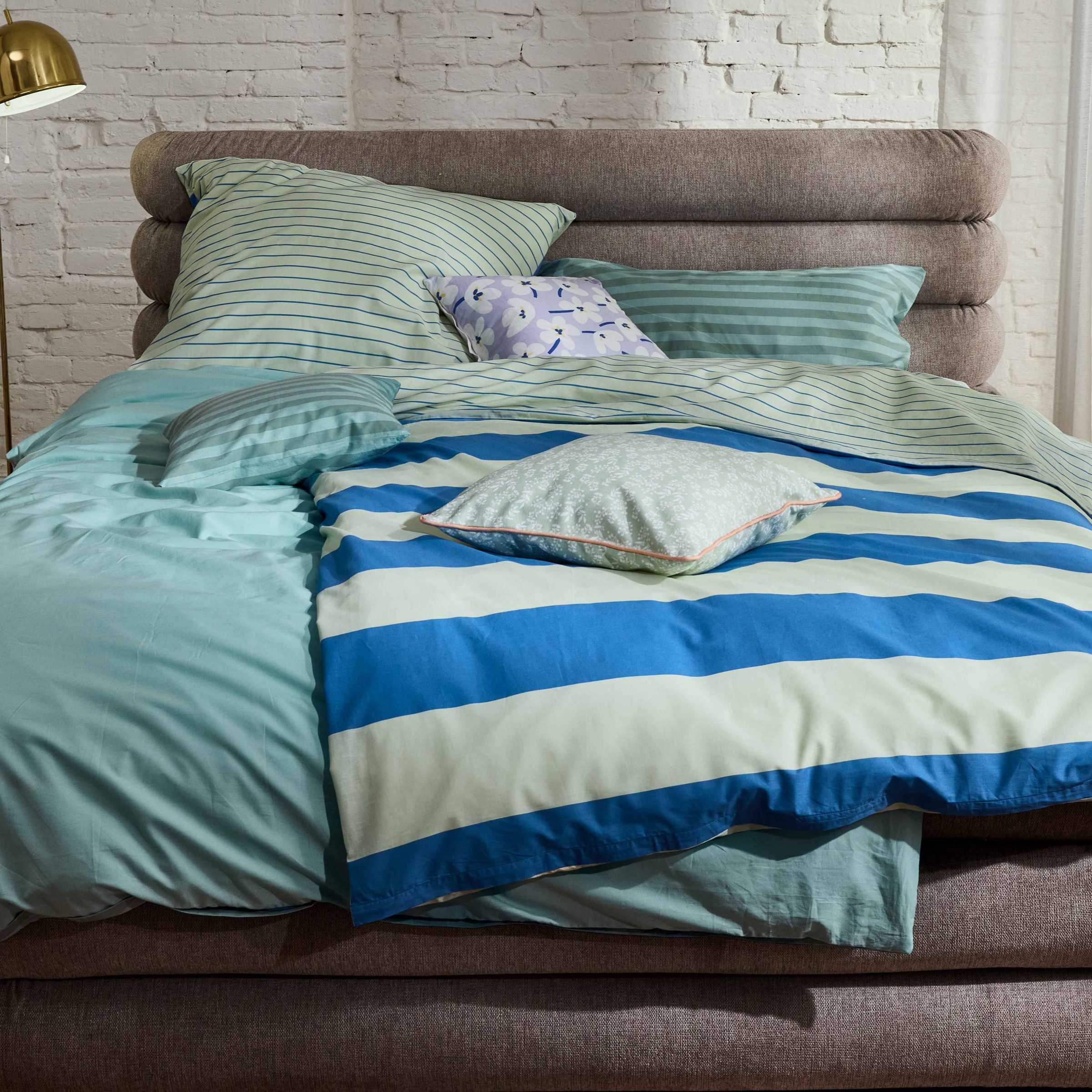 TOM TAILOR HOME Kissenhülle »new bedroom, MEDIUM STRIPES, 40x40cm oder 40x80cm«, (1 St.), mit farbigem Markenreißverschluss