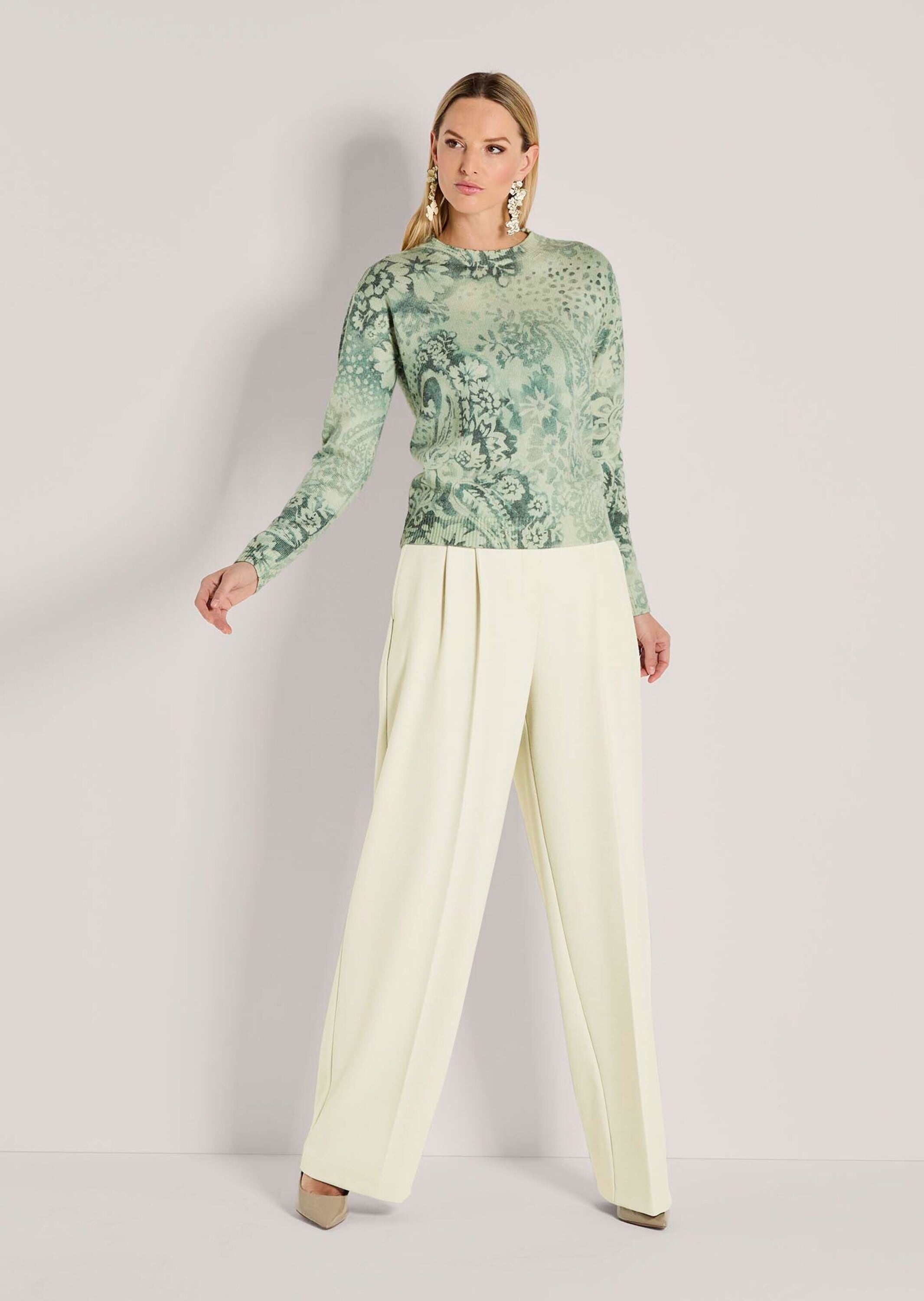 MADELEINE Longpullover »Strickpullover Stilvoller Printpullover mit floralem Muster«