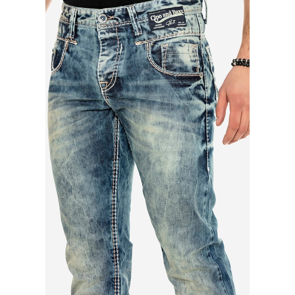 Cipo & Baxx Bequeme Jeans, in bequemem Regular Fit-Schnitt