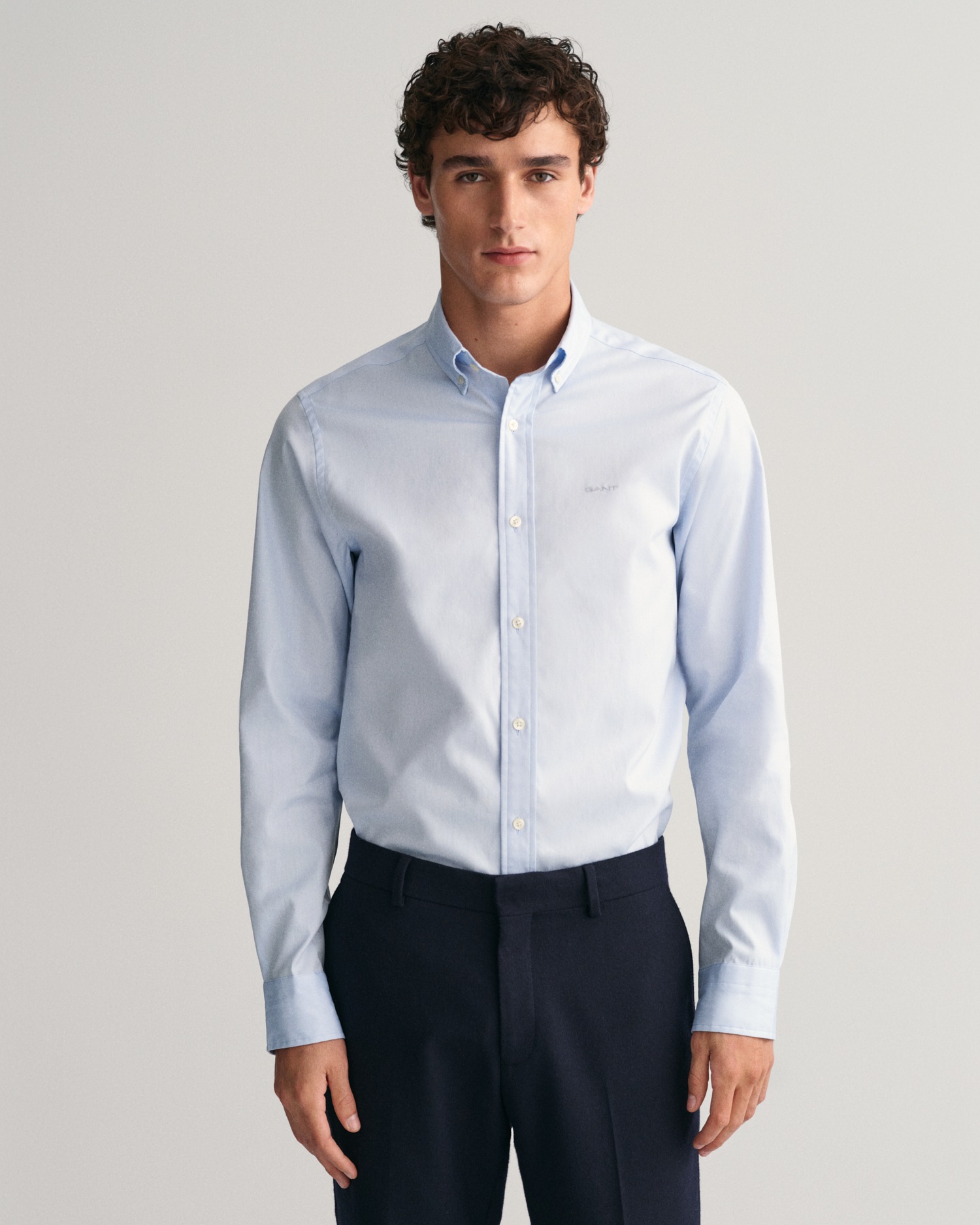 Gant Langarmhemd "SLIM CLASSIC POPLIN SHIRT" mit klassischer Logostickerei auf der Brust