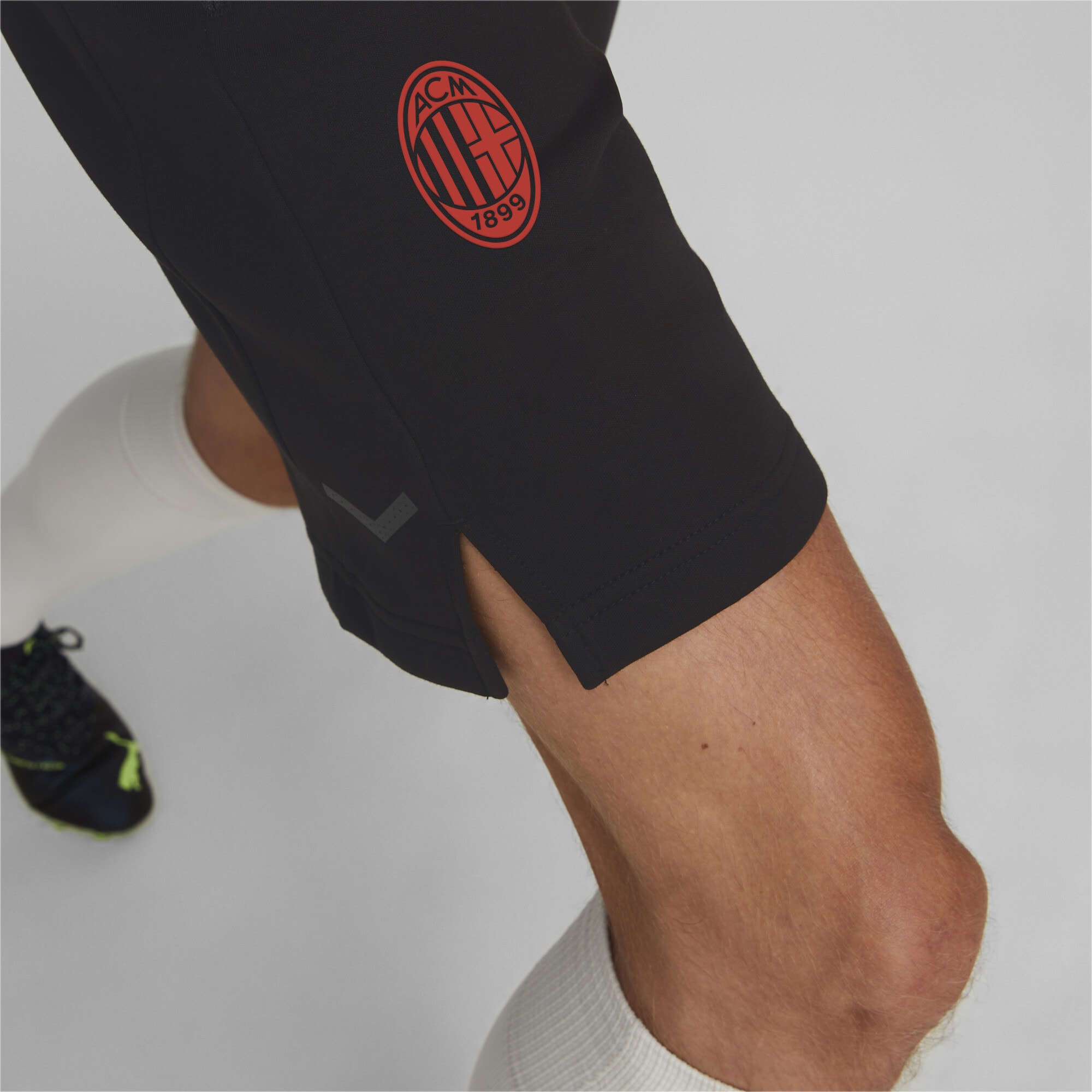 PUMA Sporthose »A.C. Milan Casuals Fußball-Shorts Herren«
