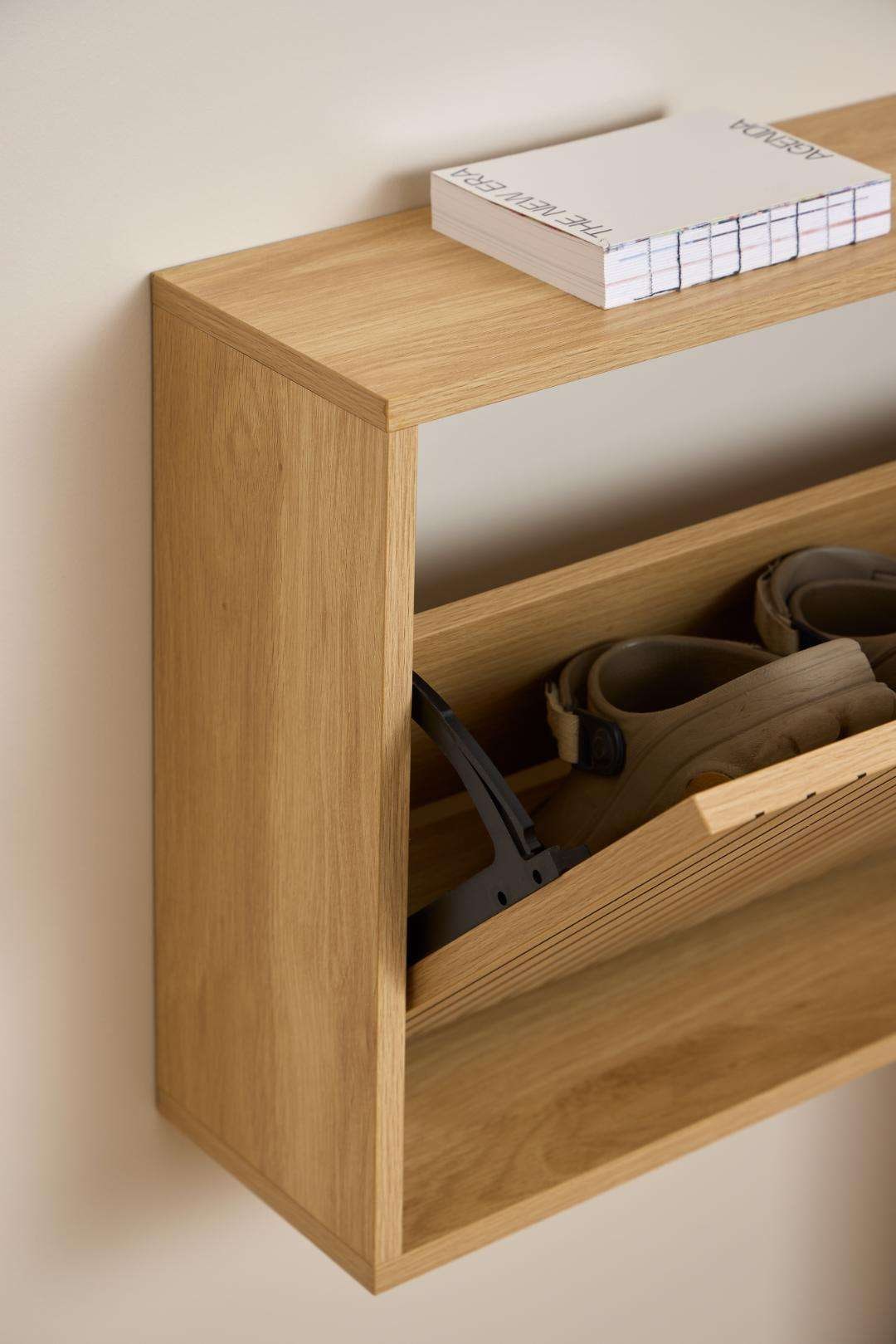 ACTONA GROUP Schuhschrank »Albany – platzsparend & modern mit Lamellenfront« Elegante Eiche Lamellenfront, Bodenfreiheit durch Wandmontage