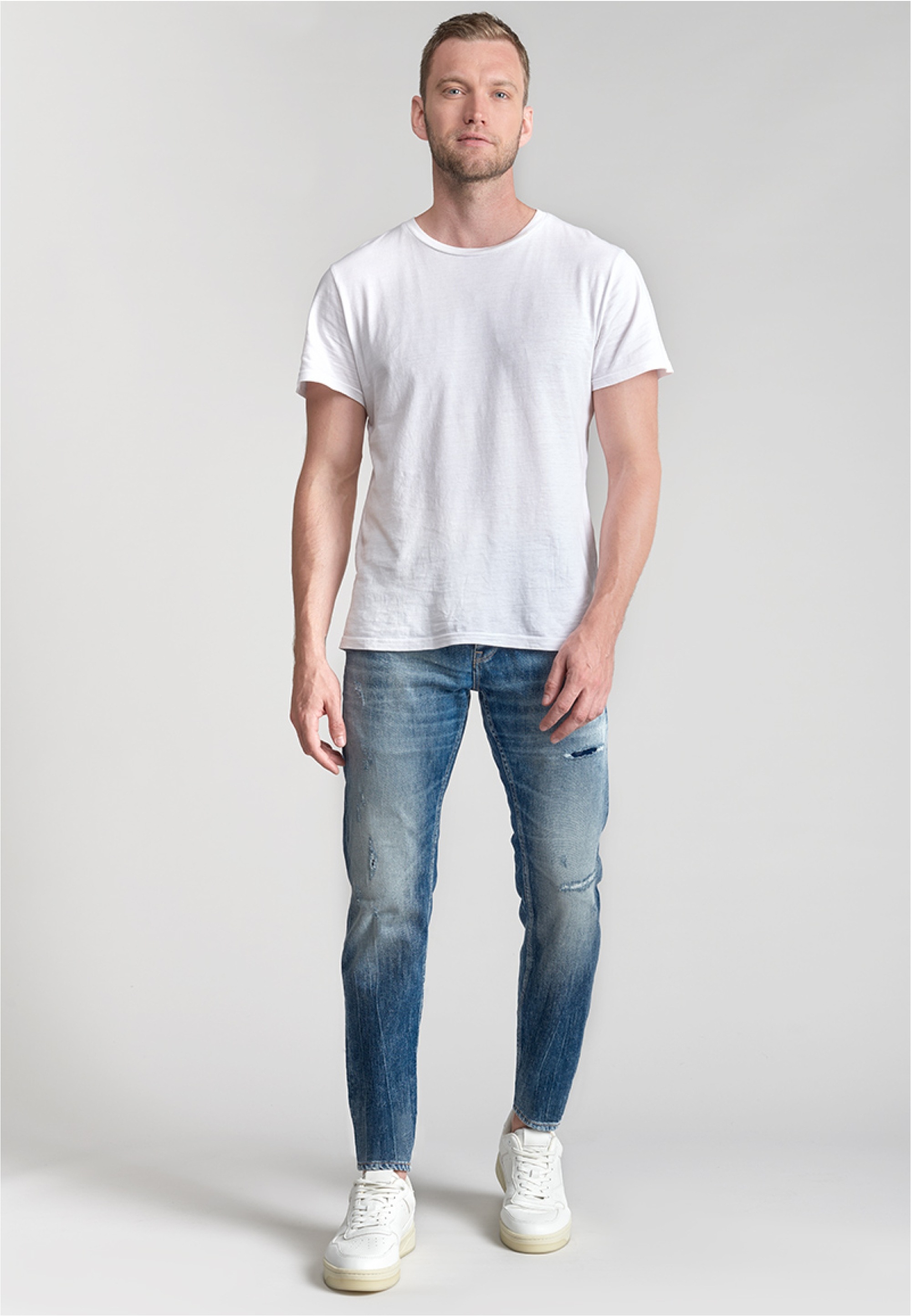 Le Temps Des Cerises Bequeme Jeans »700/11«, mit leichten Destroyed-Elementen