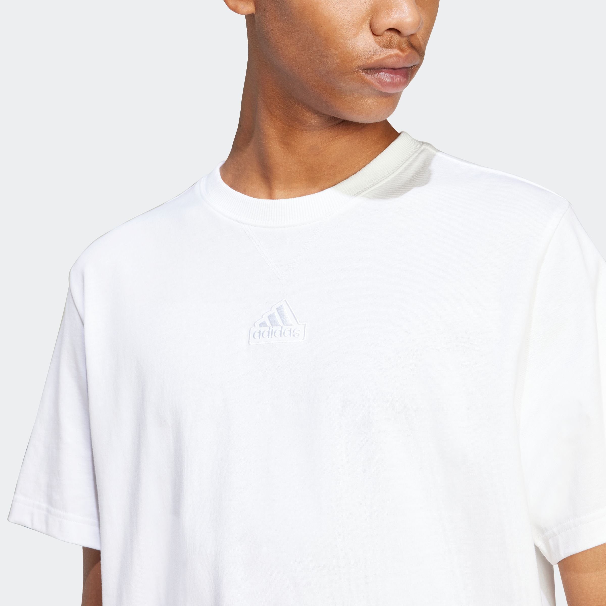 adidas Sportswear T-Shirt »M ALL SZN G T« Grafik als Schaumprint auf der Rückseite