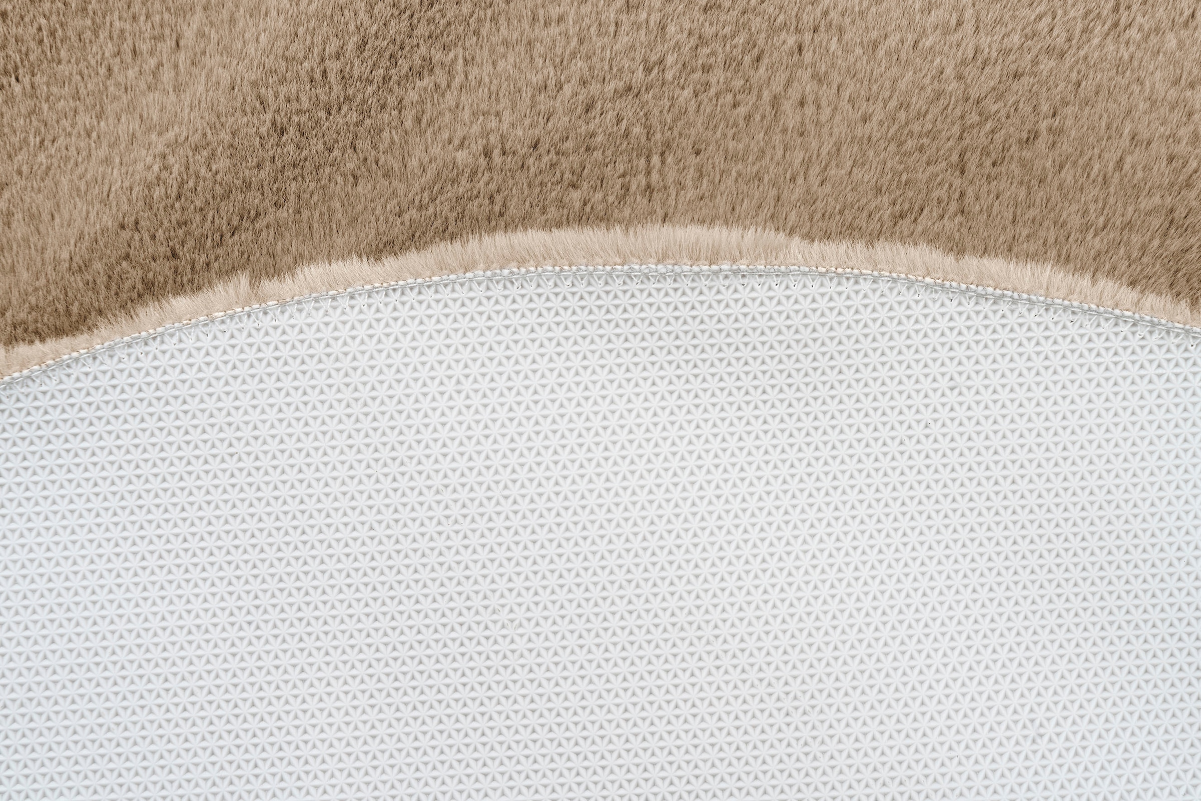 Kayoom Badematte »Rabbit Light«, rutschhemmend beschichtet, fußbodenheizungsgeeignet, weiche Kaninchenfell Haptik, Badezimmer, Kinderzimmer, Schlafzimmer