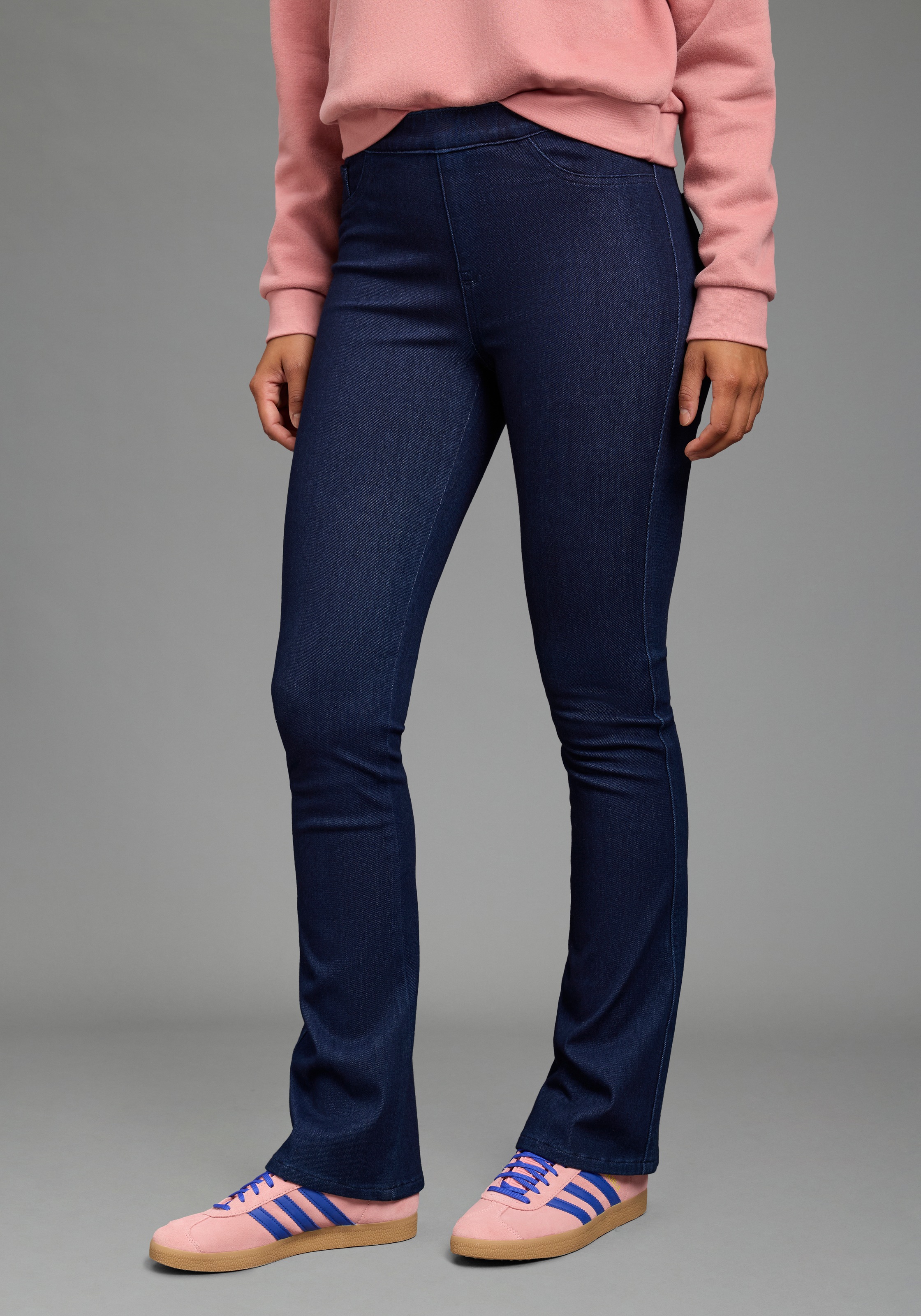 Arizona Jeansjeggings "im 4 Way Stretch, Quer- und Längselastisch, Bootcut" sehr schmale Passform, Bootcut-Beinform, normale Leibhöhe