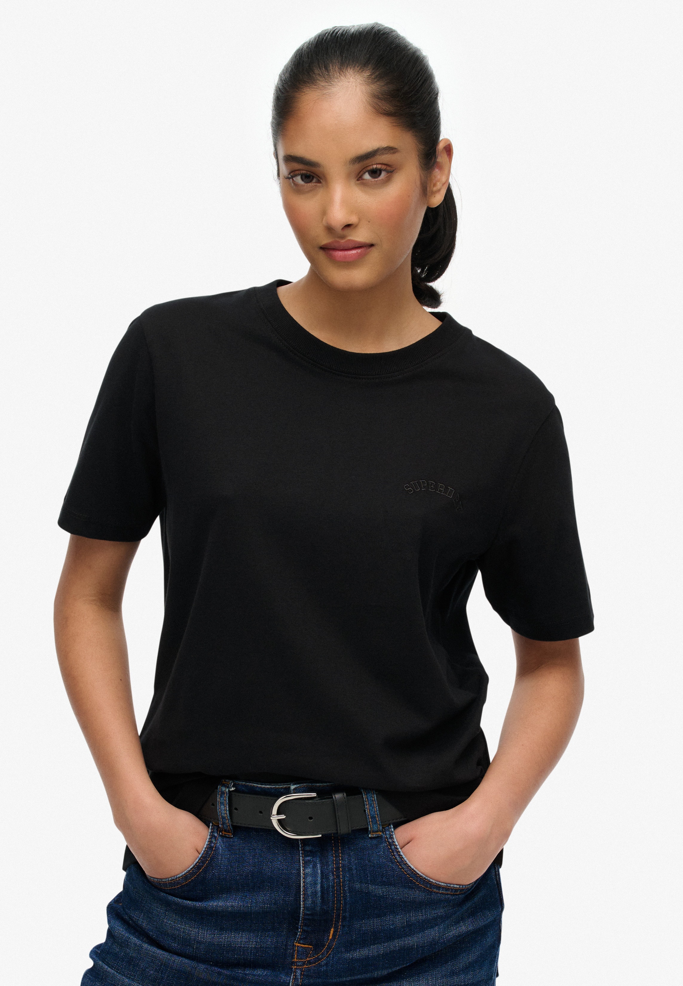 Superdry T-Shirt "ESSENTIAL LOGO EMB TEE" aus Baumwolle und Single Jersey, Relaxed Fit, Kurzarm, mit Rundhals