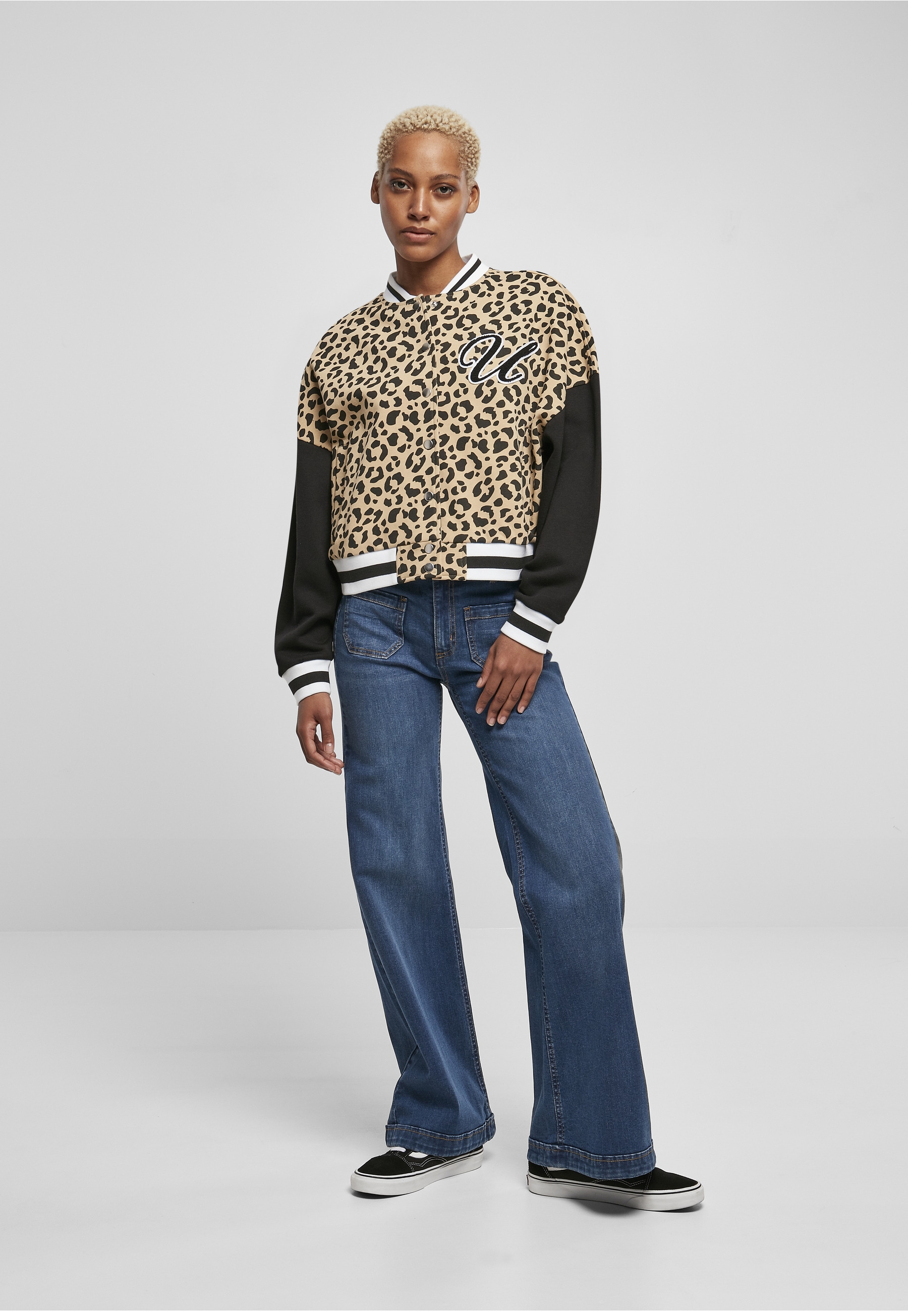 URBAN CLASSICS Strickfleecejacke »Urban Classics Damen Ladies AOP Oversized College Sweat Jacket« 1 Stk. tlg. ohne Kapuze