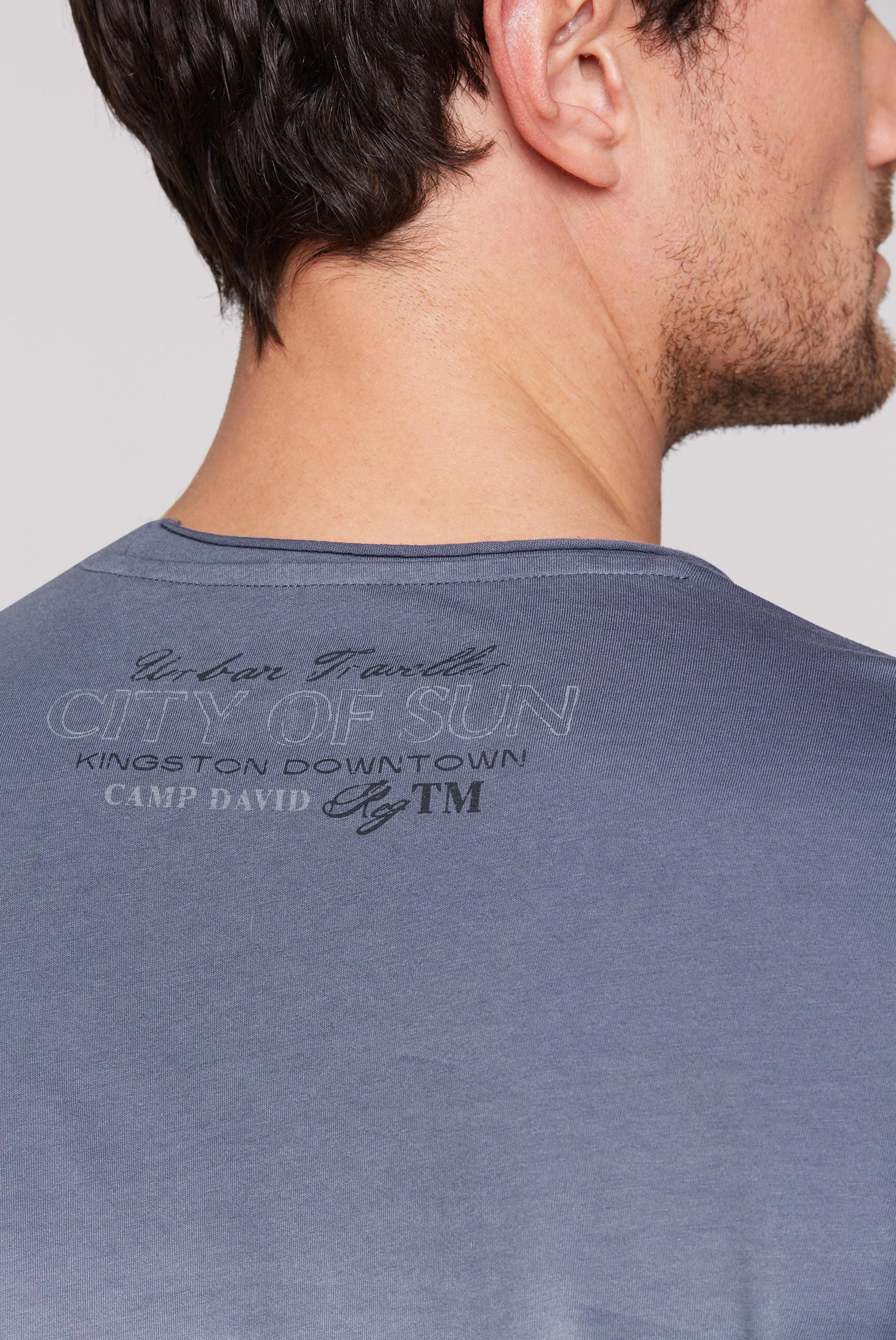 CAMP DAVID Rundhalsshirt, mit offener Kante am Ausschnitt