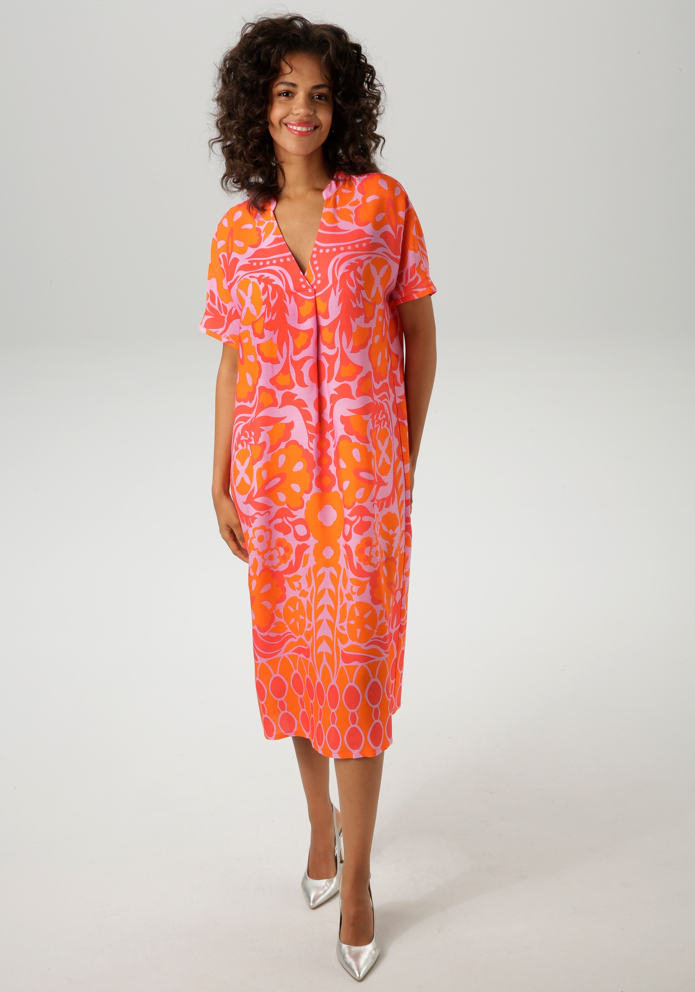 Aniston CASUAL Sommerkleid, mit extravagantem, grafischen Druck günstig online kaufen