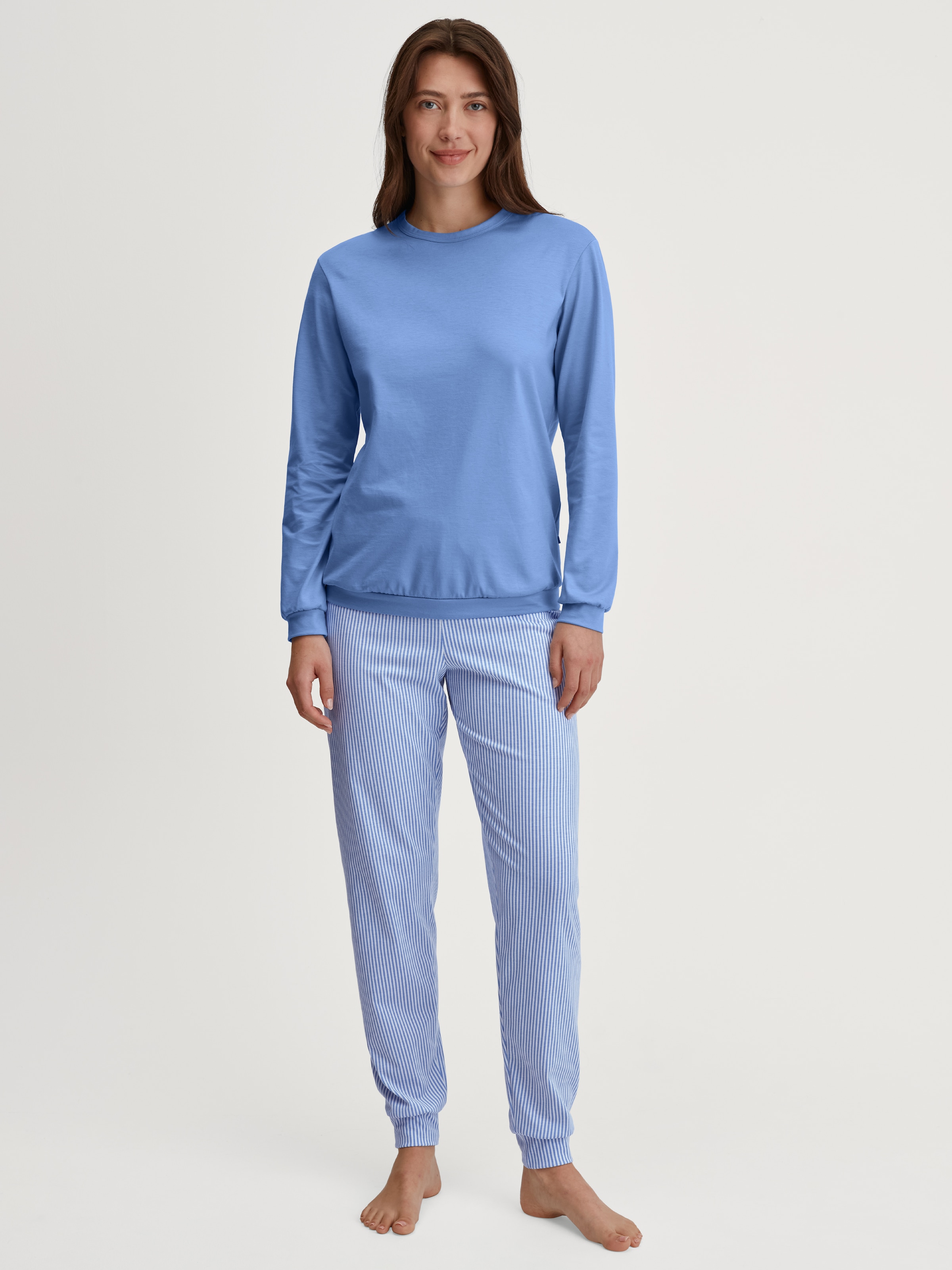 CALIDA Schlafanzug "Lovely Nights", (2 tlg.), Oberteil uni, Hose gestreift, günstig online kaufen