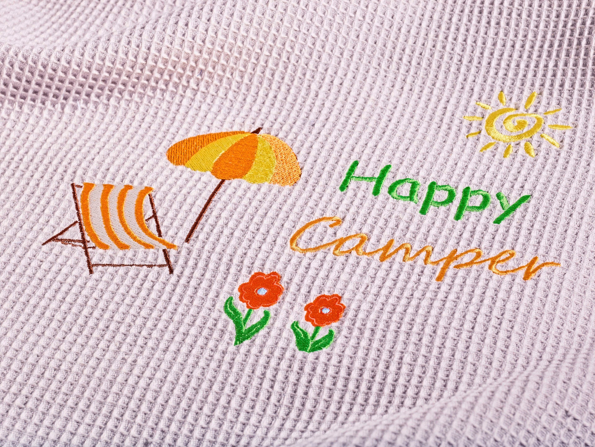 Wohndecke »Happy Camper«, geketteltem Zierstich, Baumwolle, Schriftzug