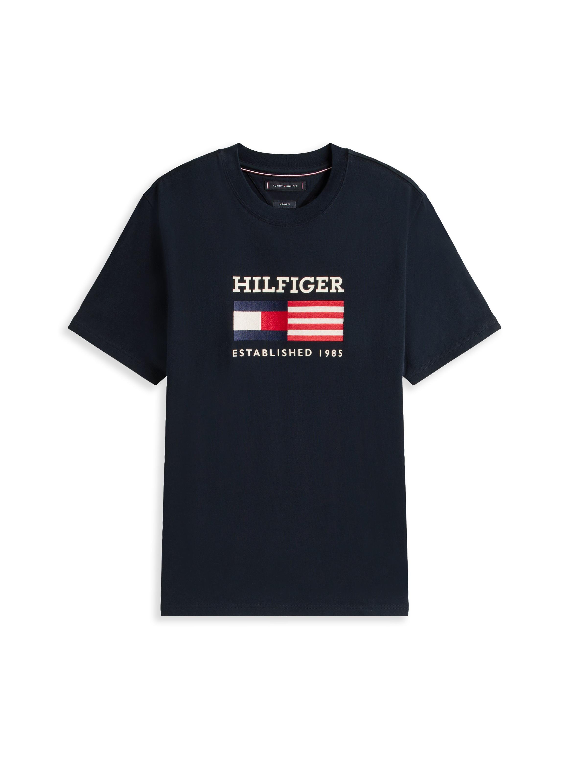 Tommy Hilfiger T-Shirt »AMERICANA MONOTYPE FLAG BOX TEE«, Mit markanter Stickerei