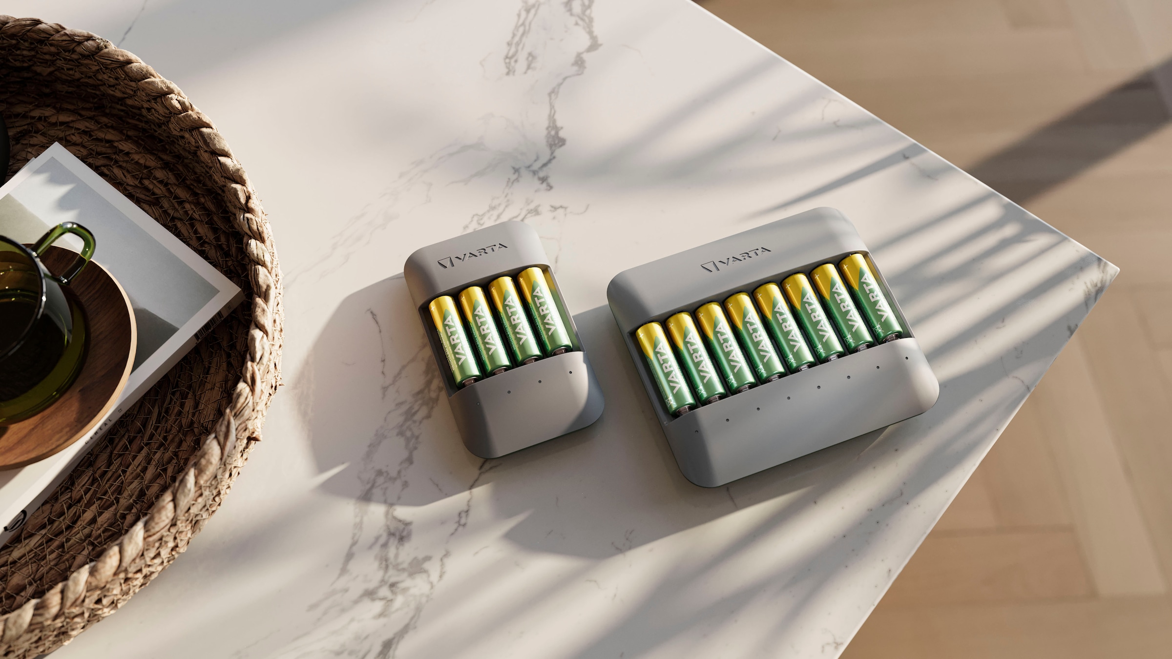 VARTA Batterie-Ladegerät »Eco Charger Multi Recycled + 8x AA 2100 mAh«, 2000 mA, (Packung)
