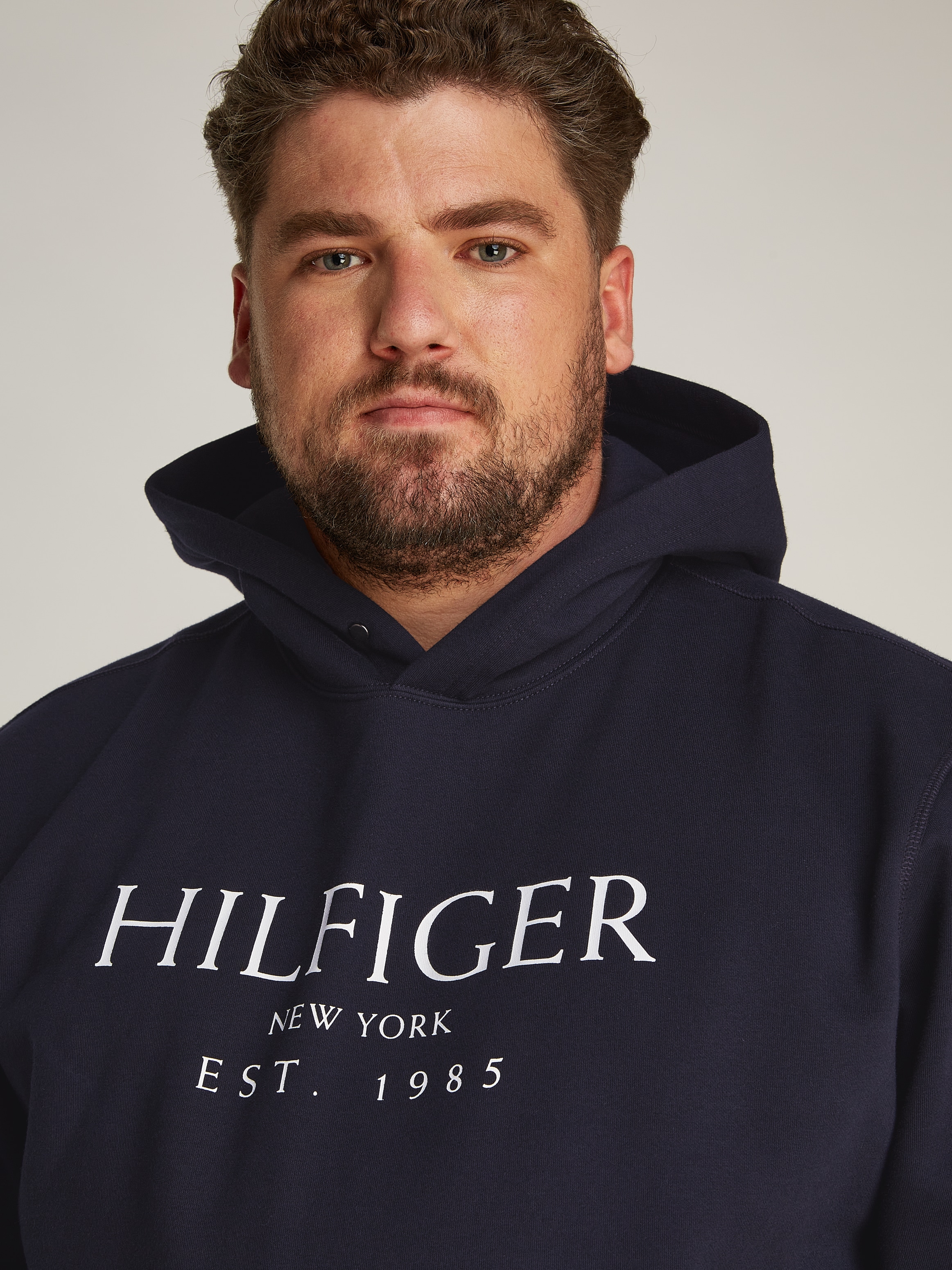 Tommy Hilfiger Big & Tall Hoodie »BT-BIG HILFIGER HOODY-B«, in Großen Größen, mit Logostickerei am Ärmel