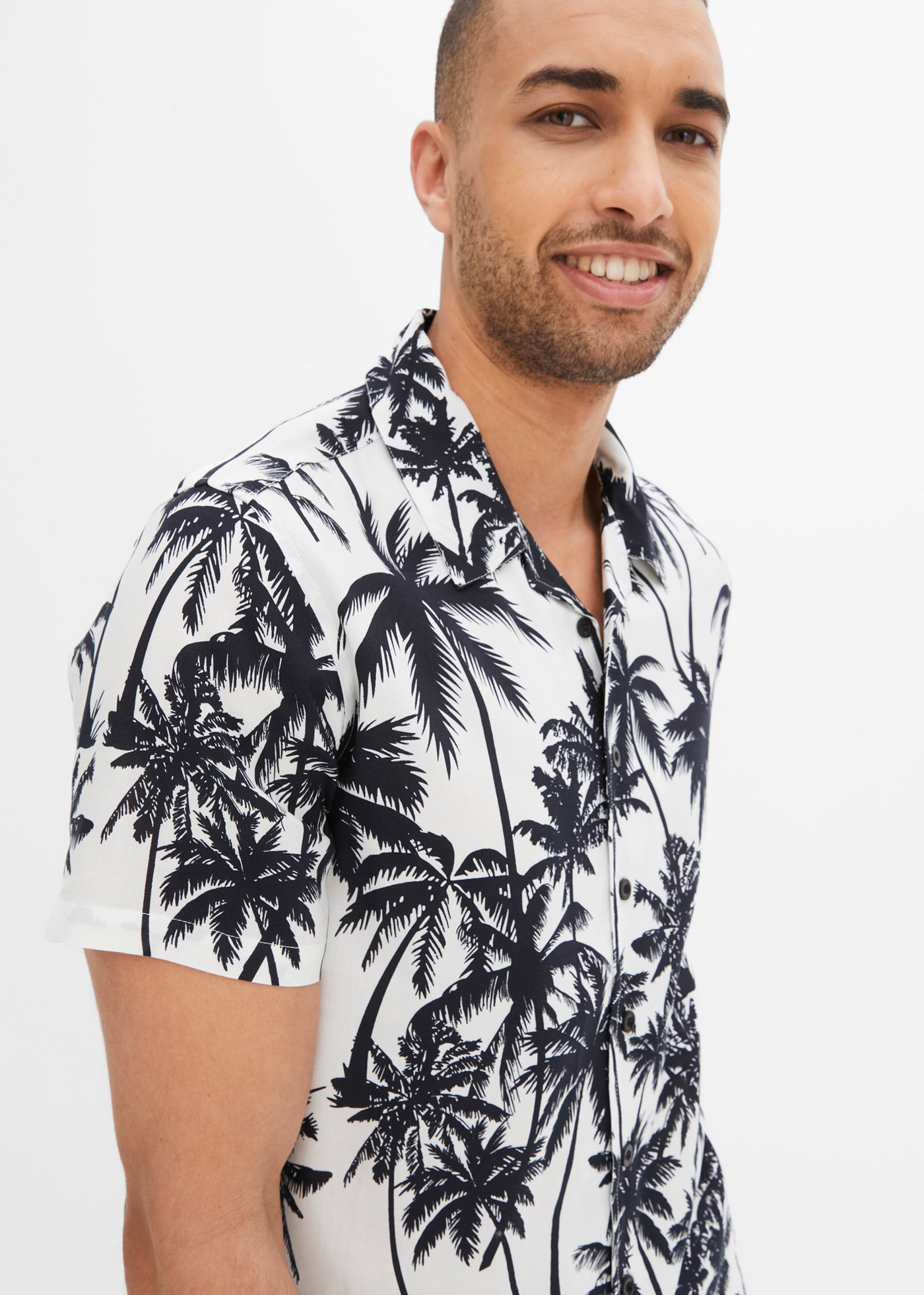 bonprix Kurzarmhemd »Kurzarmhemd aus Viskose, Slim Fit« mit All-Over Print