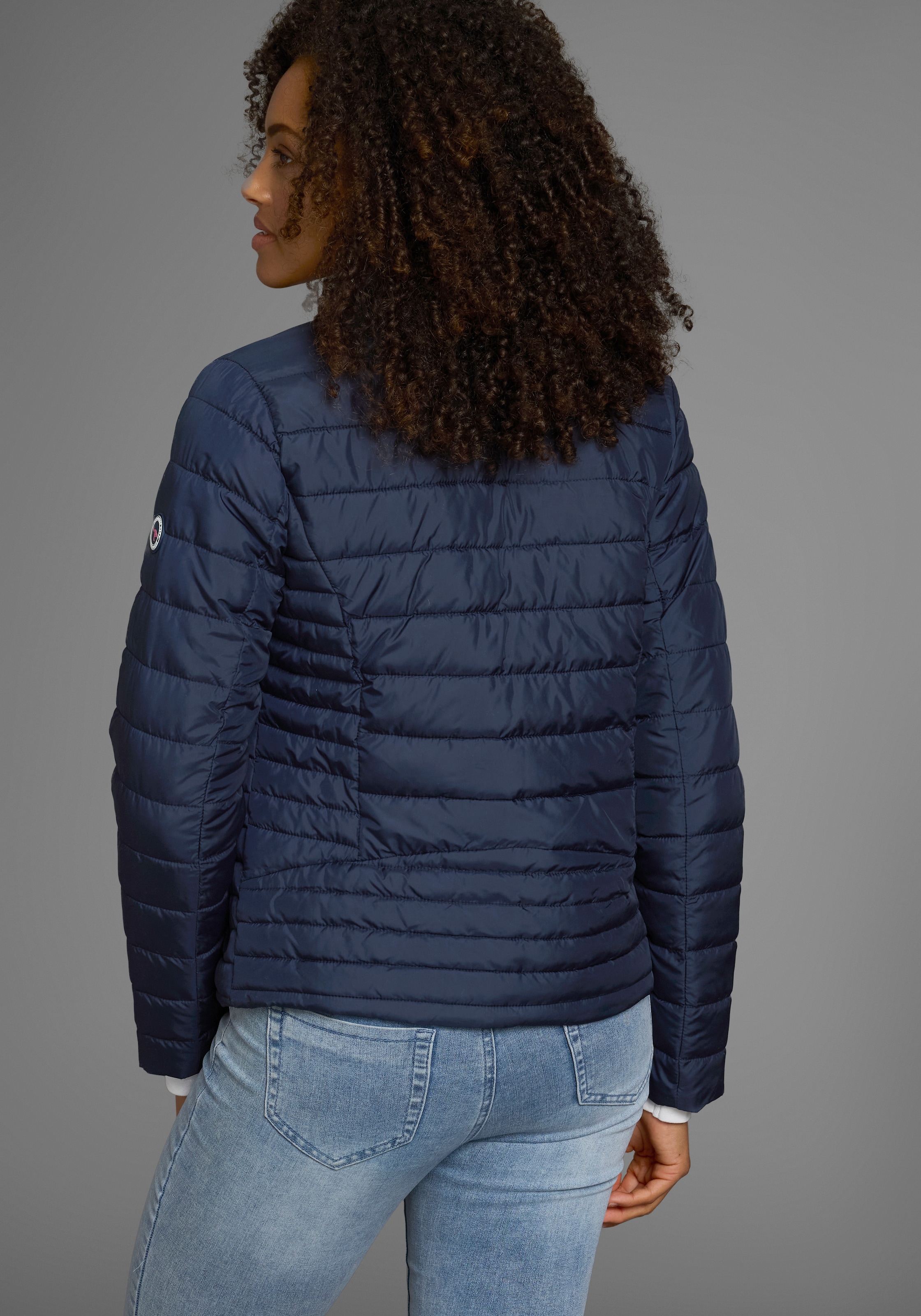 KangaROOS Steppjacke, figurbetonter Schnitt, hüftlange Passform