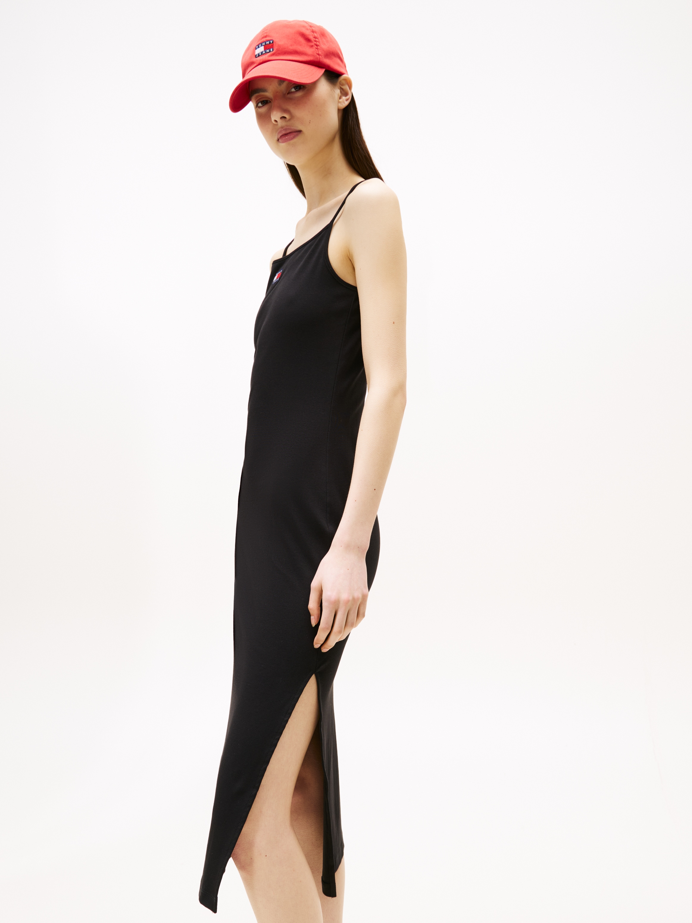 Tommy Jeans Trägerkleid »TJW STRAPPY BADGE RIB MIDI DRESS«
