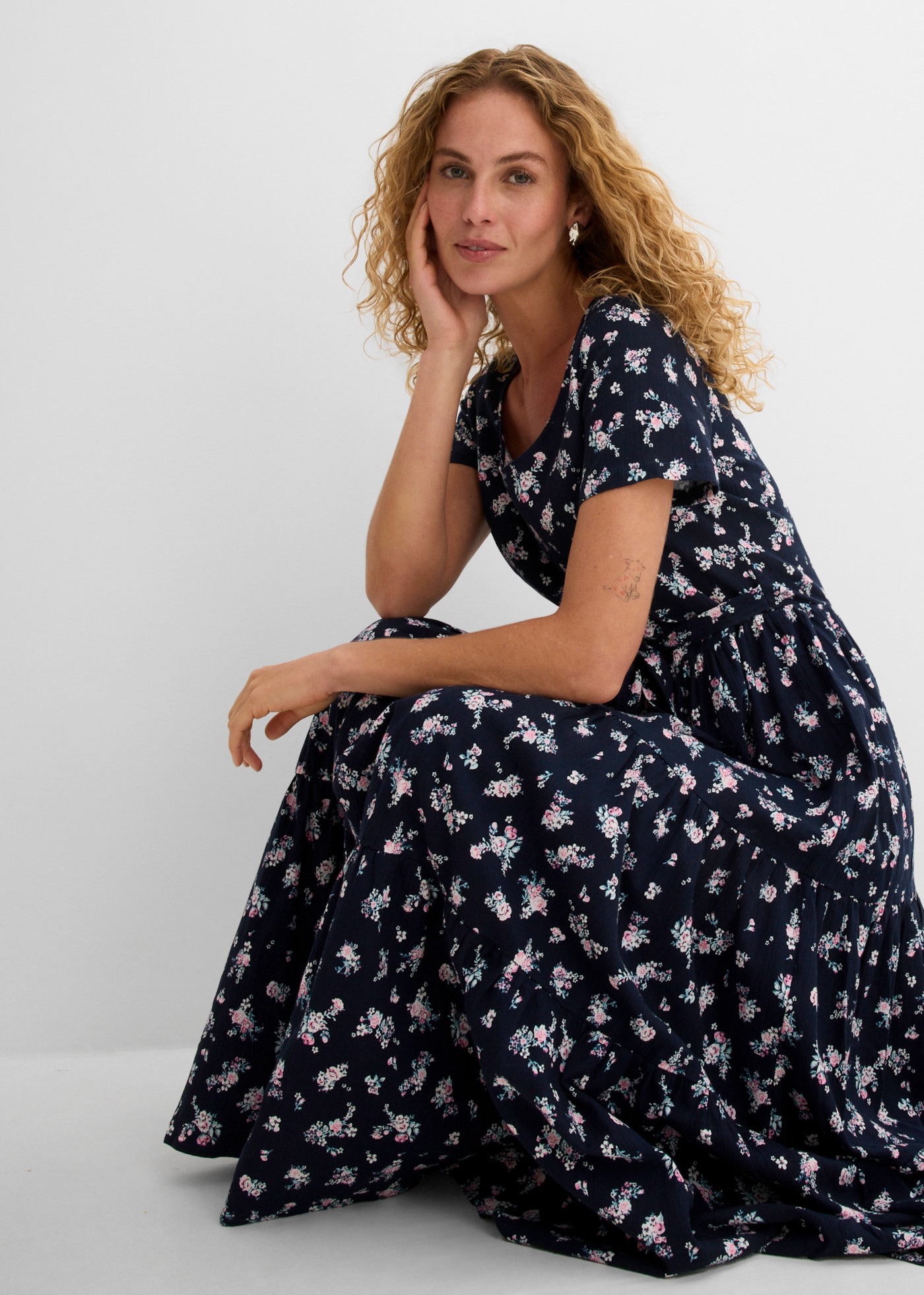 bonprix Maxikleid aus reiner Baumwolle, Loose Fit, Kurzarm-Design, mit Allover-Muster