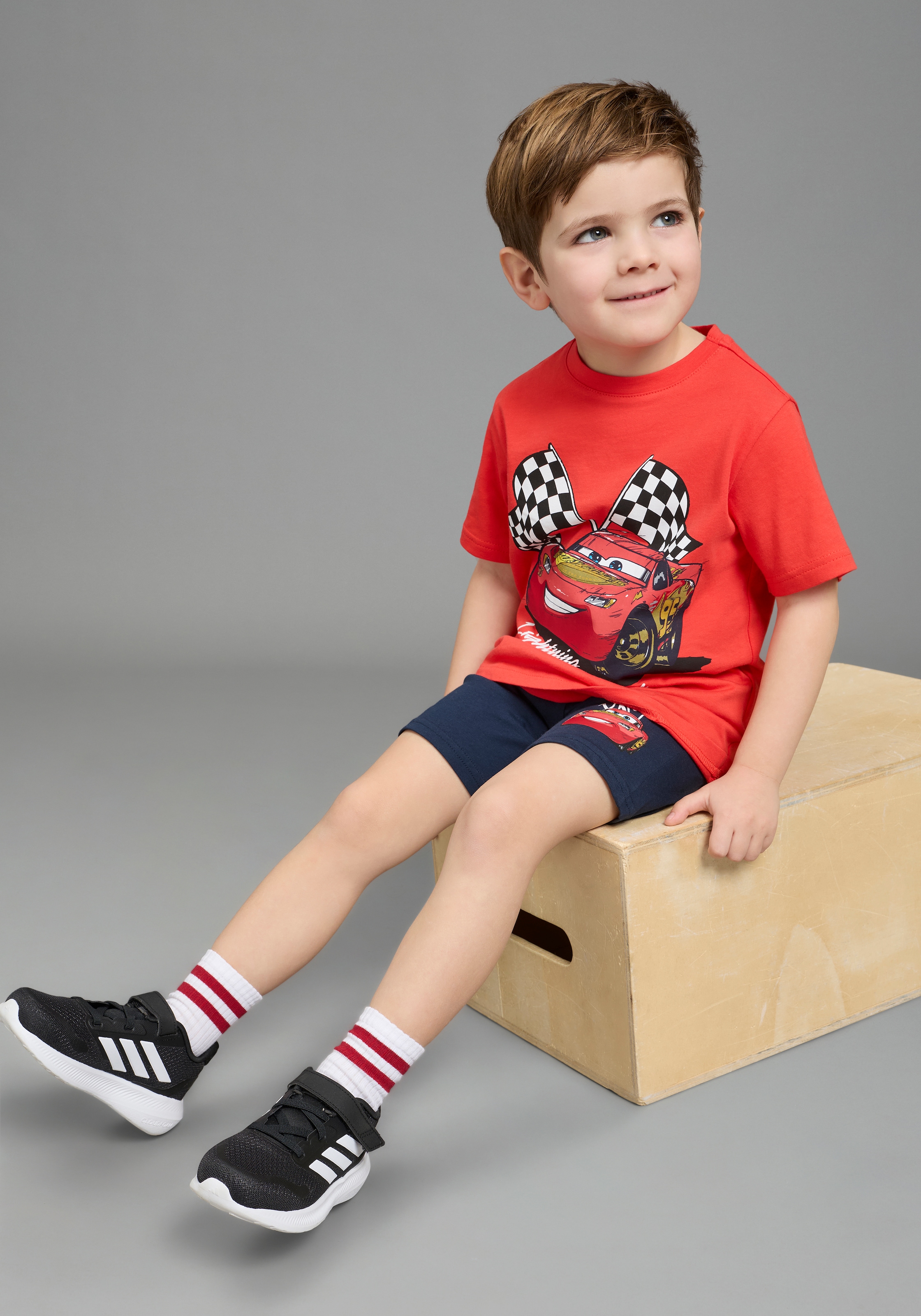 KIDSWORLD Shirt & Shorts »CARS 2tlg. Set T-Shirt+Hose: LIGHTNING MCQUEEN - Disney« Set, 2 tlg. Set, aus Baumwolle. Artikel fällt klein, bitte größer bestellen
