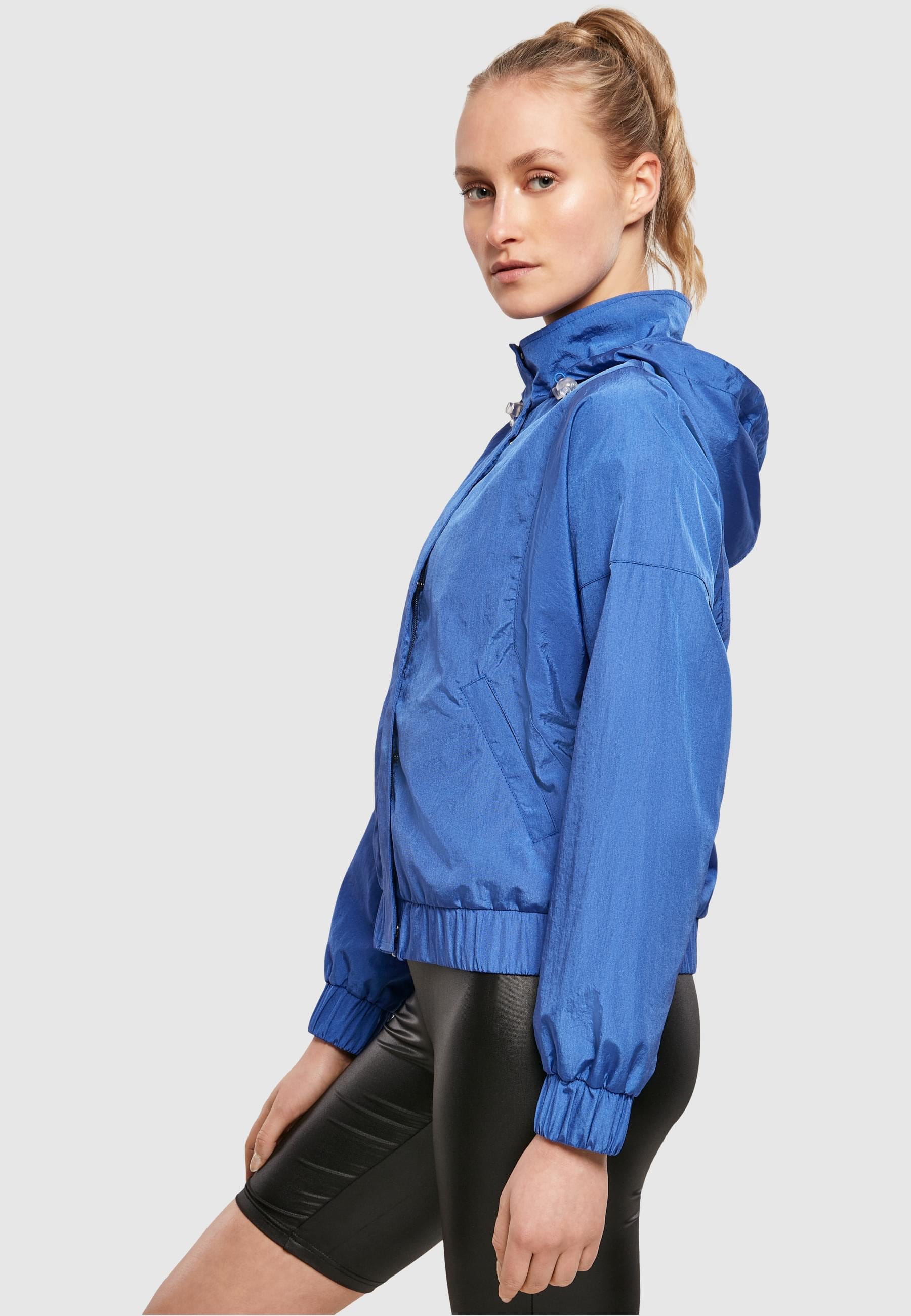 URBAN CLASSICS Allwetterjacke »Urban Classics Damen Ladies Oversized Shiny Crinkle Nylon Jacket«, (1 St.), mit Kapuze