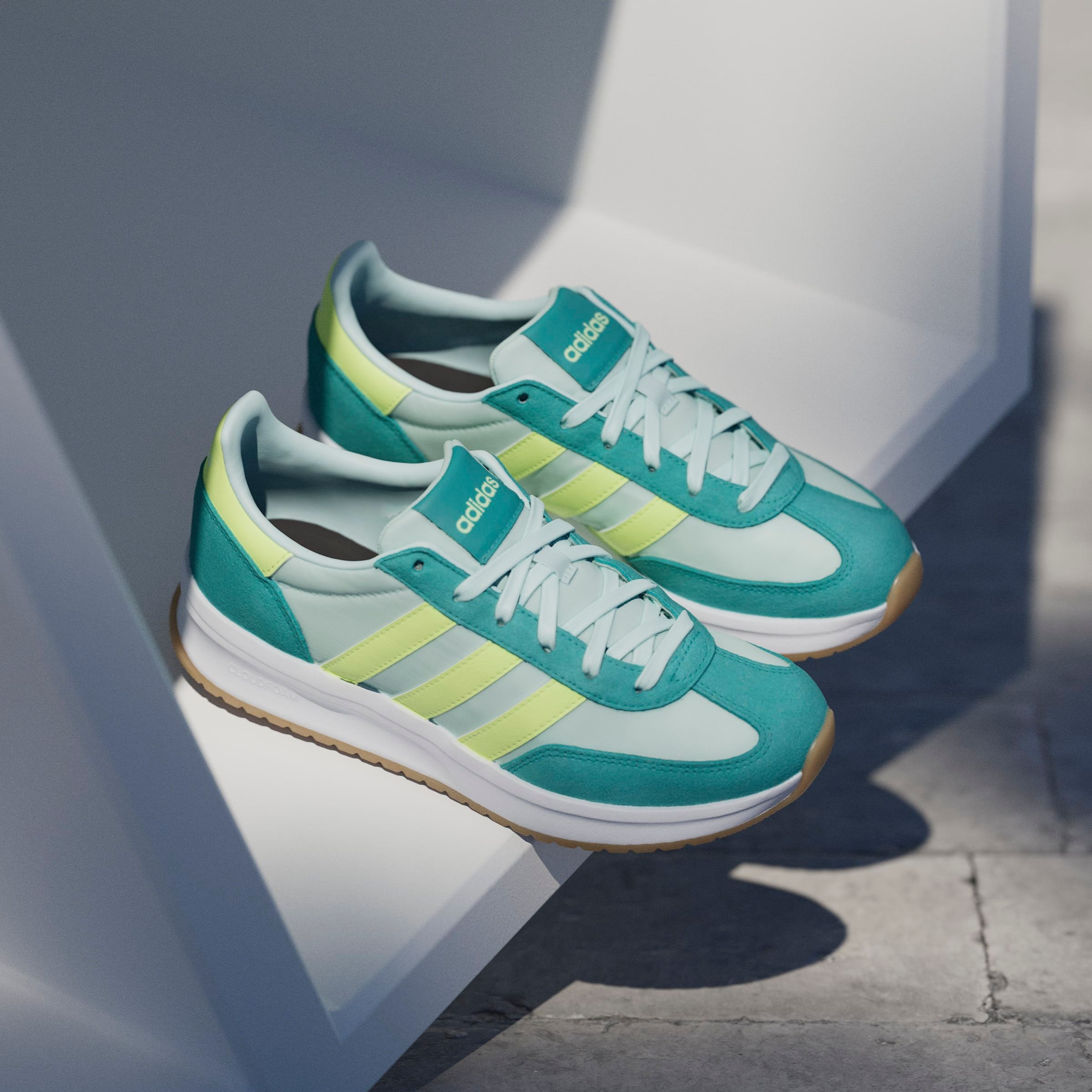 adidas Sportswear Sneaker »RUN 70S 2.0«, inspiriert vom Design des SL72