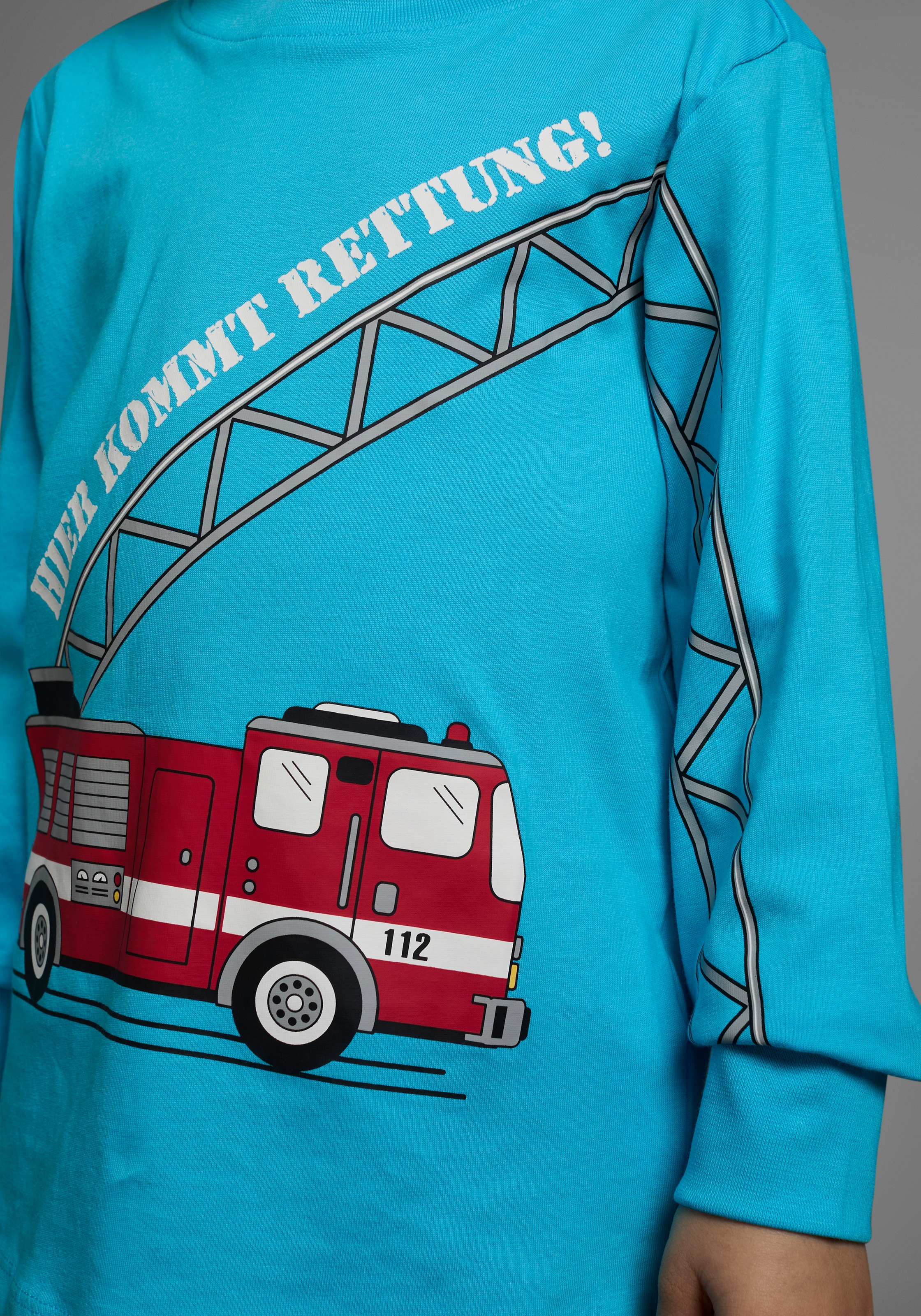 Thumbnail - KIDSWORLD Langarmshirt "HIER KOMMT RETTUNG" Langarm, Basic-Passform, peppiger Druck