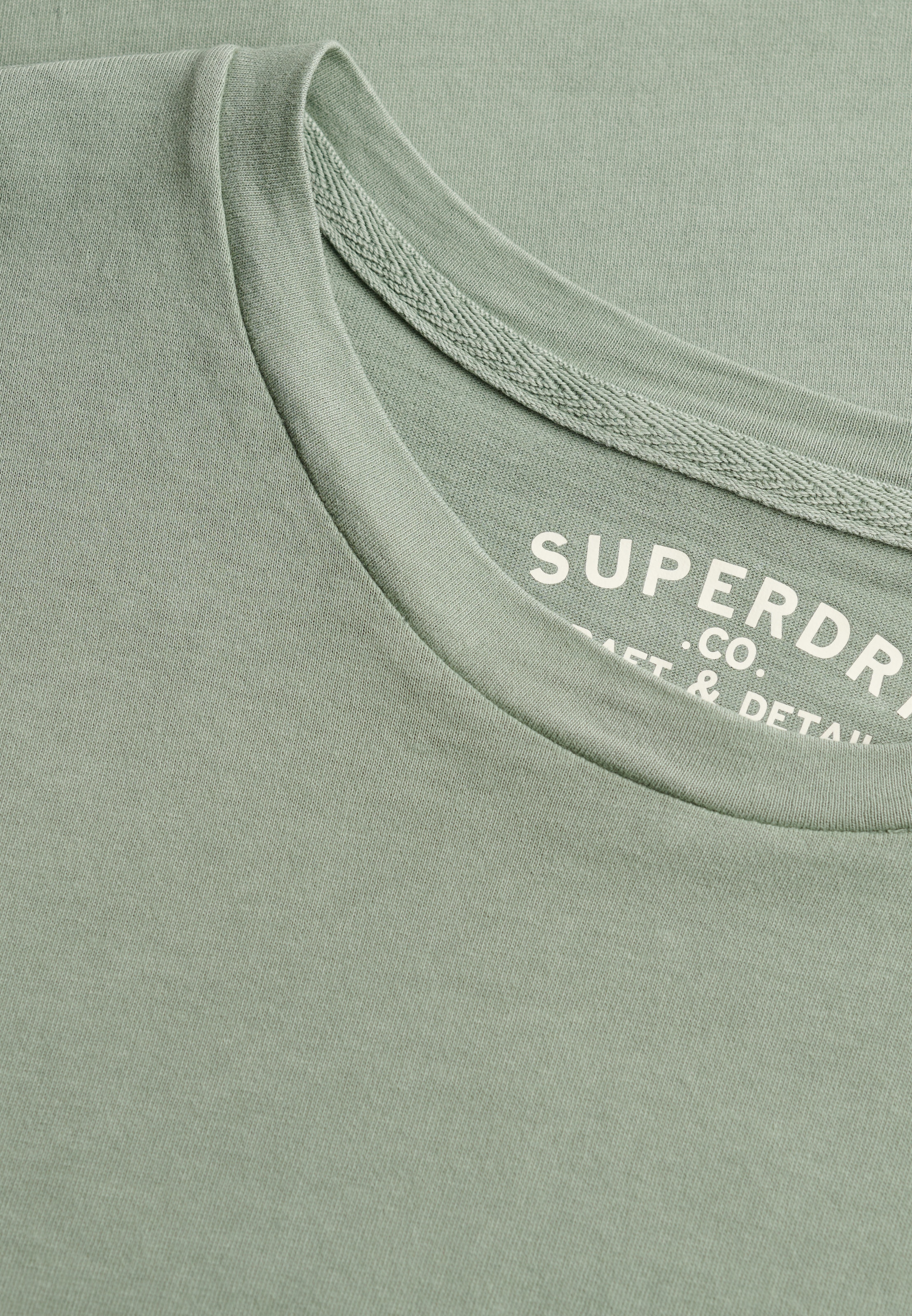 Superdry Rundhalsshirt »CLASSIC ESSENTIAL POCKET TEE« mit stylischer, aufgesetzter Brusttasche
