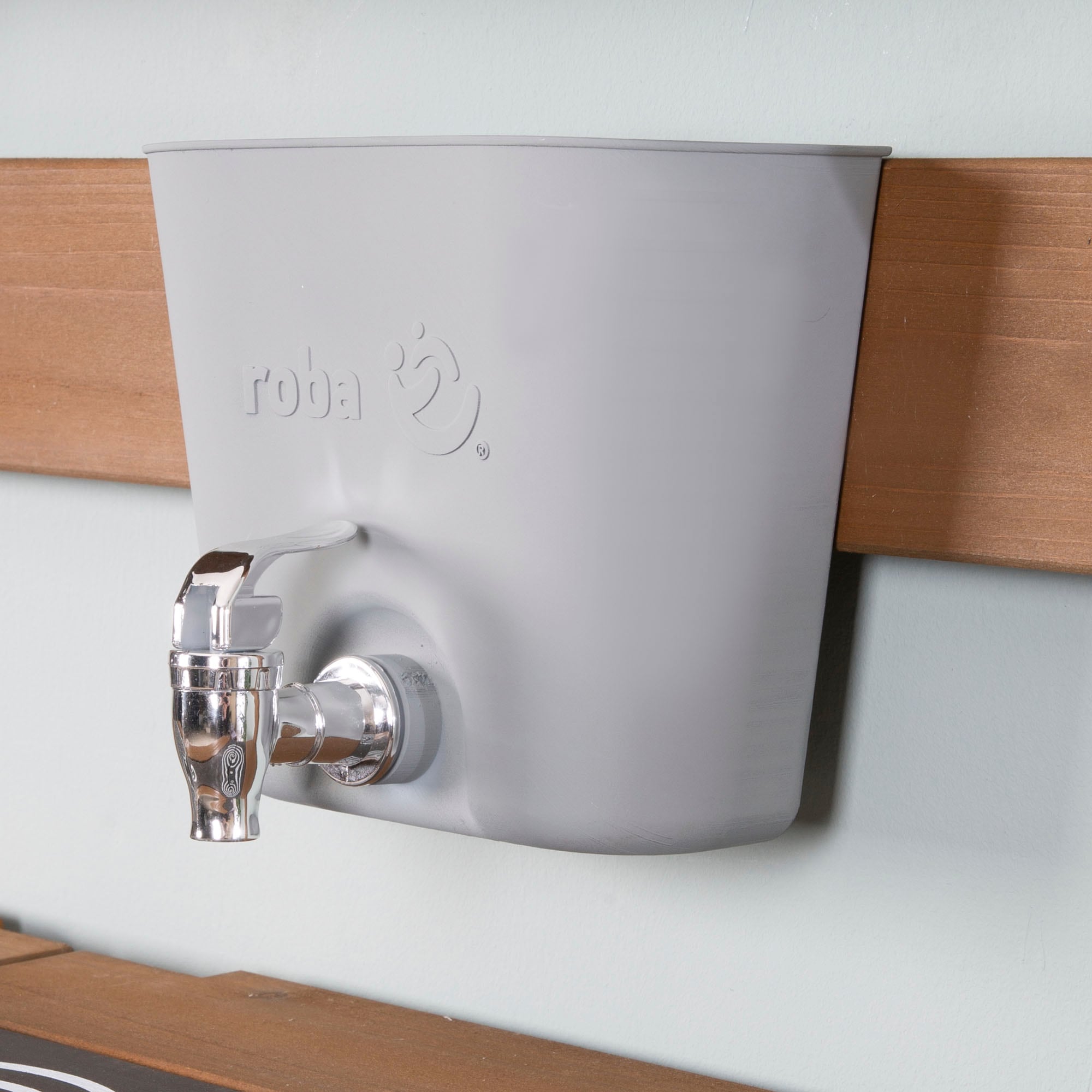 roba® Outdoor-Spielküche »Matschküche zum Aufhängen, teakholzfarben lasiert, aus Holz«