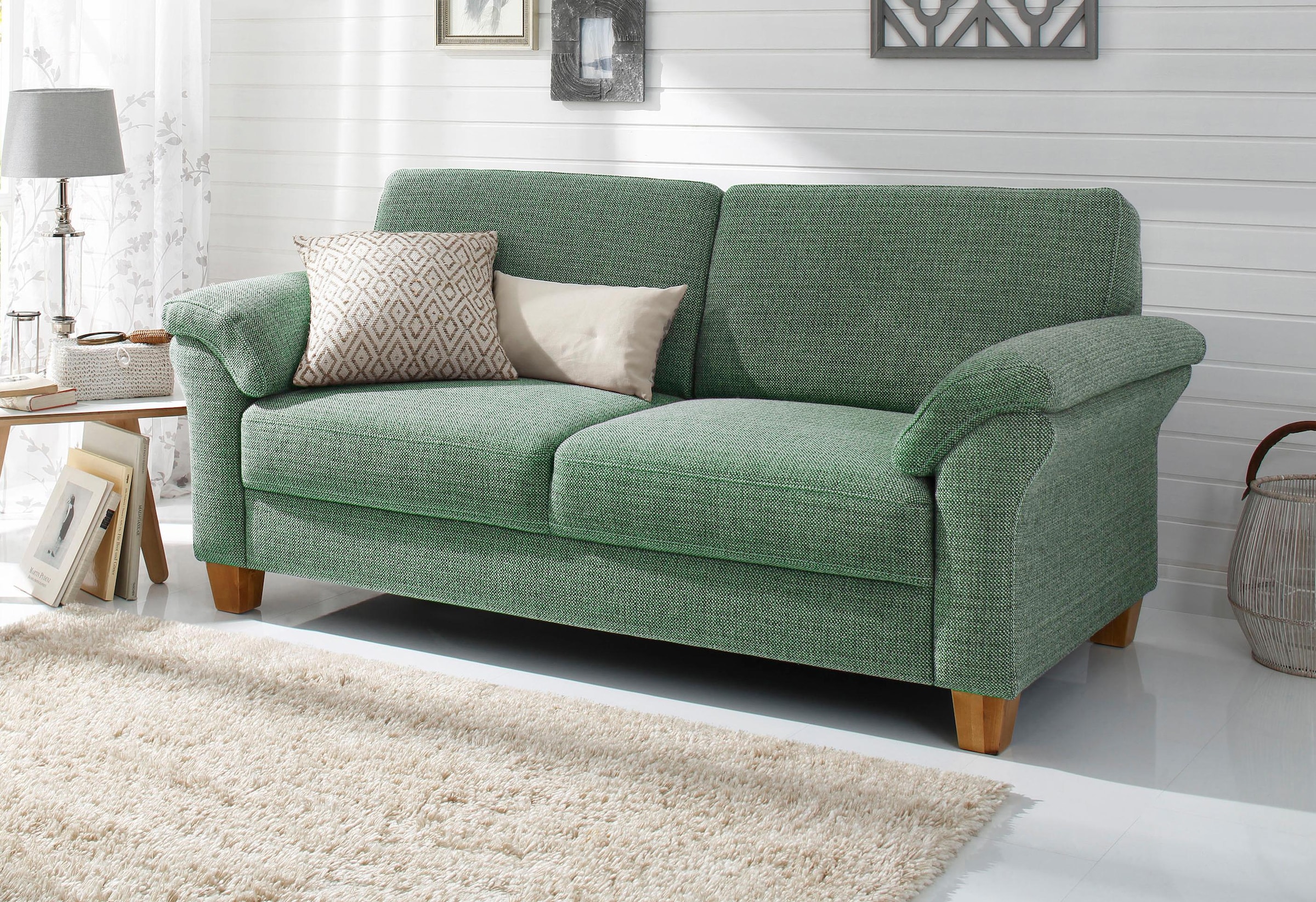 OTTO home 2-Sitzer "Borkum, B: 156 cm, Federkern-Polsterung, Landhausstil, Sitzhöhe 46 cm" Kopfstützen nachrüstbar, Wellenunterfederung, Massivholzfüße