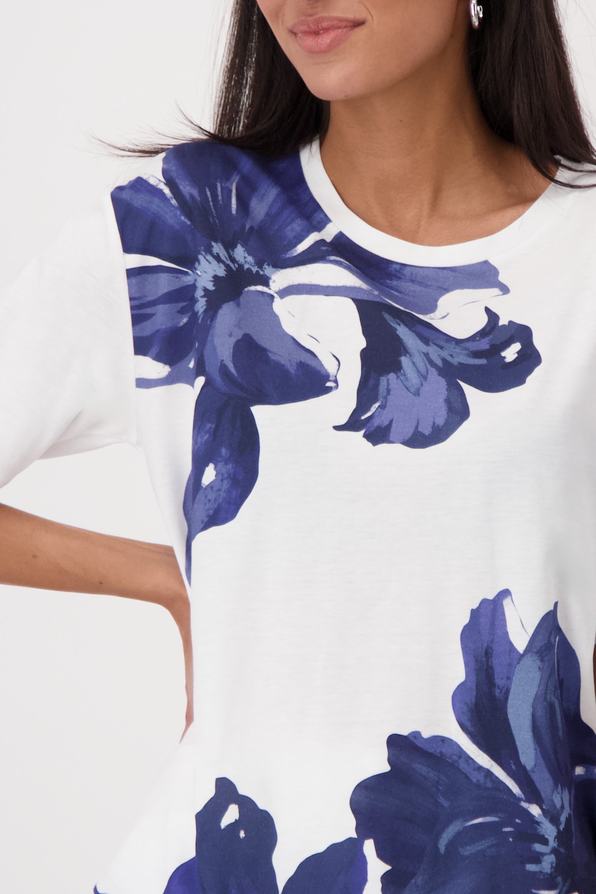 Monari T-Shirt »Shirt Blumen plaziert«, Mit Rundhalsausschnitt