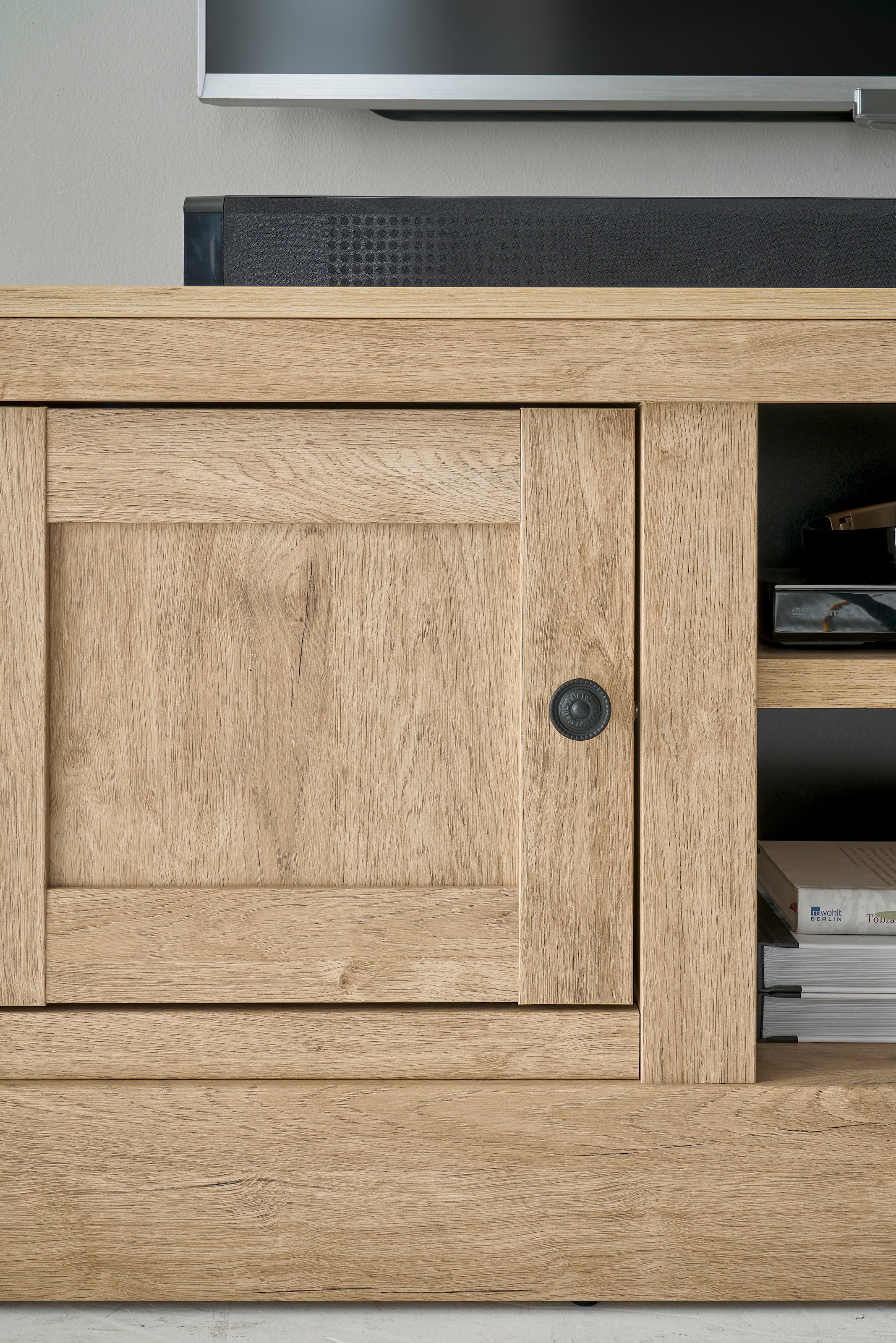 Home affaire Wohnwand »Cornwall, Anbauwand im Landhausstil, Wohnzimmer-Set, Eiche Dekor«, (Set, 2 St.), enthält Lowboard, Wandboard, Eiche Dekor, 152 cm breit