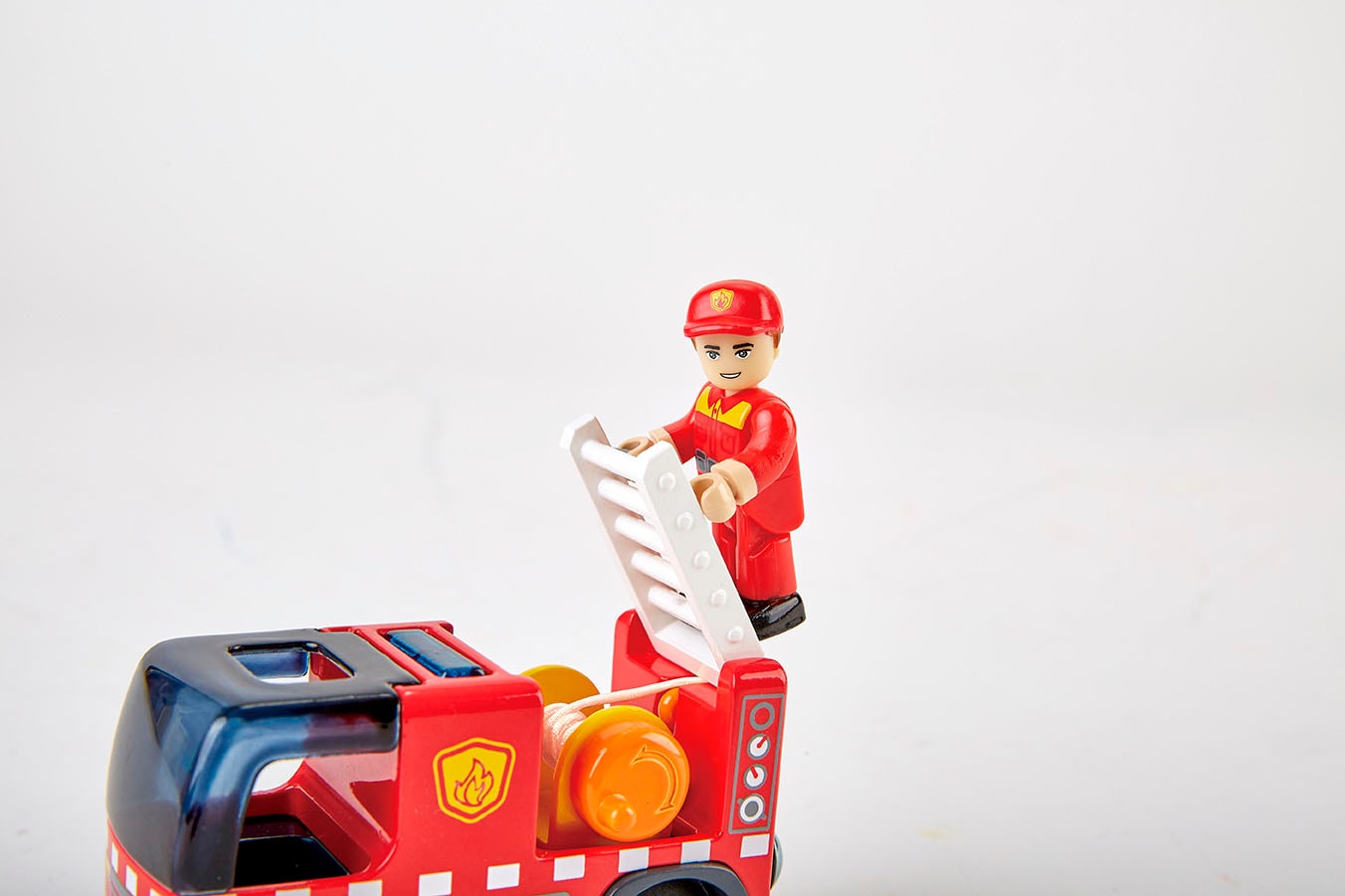 Hape Spielzeug-Feuerwehr »Feuerwehrauto mit Sirene«, mit Licht und Sound