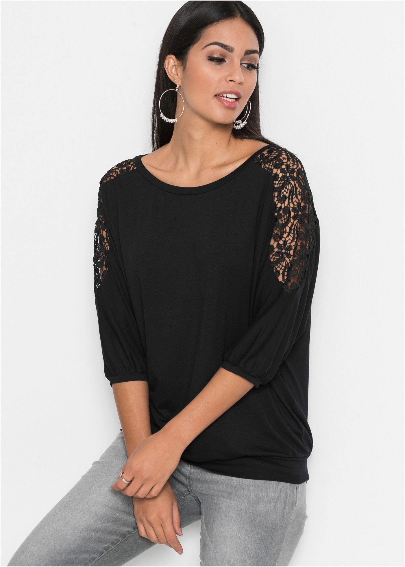 bonprix Oversize-Shirt oversized, 3/4-Fledermausärmel mit Cut-Outs mit Spitzeneinsätzen